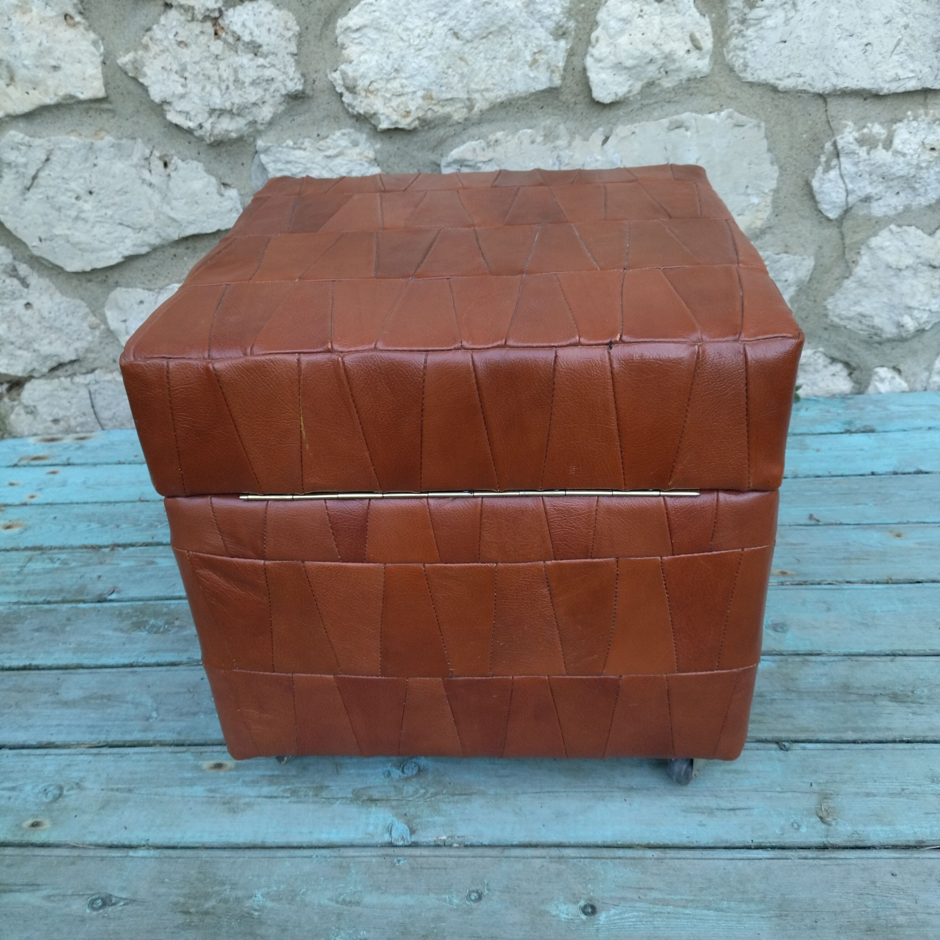 Pouf leather chest