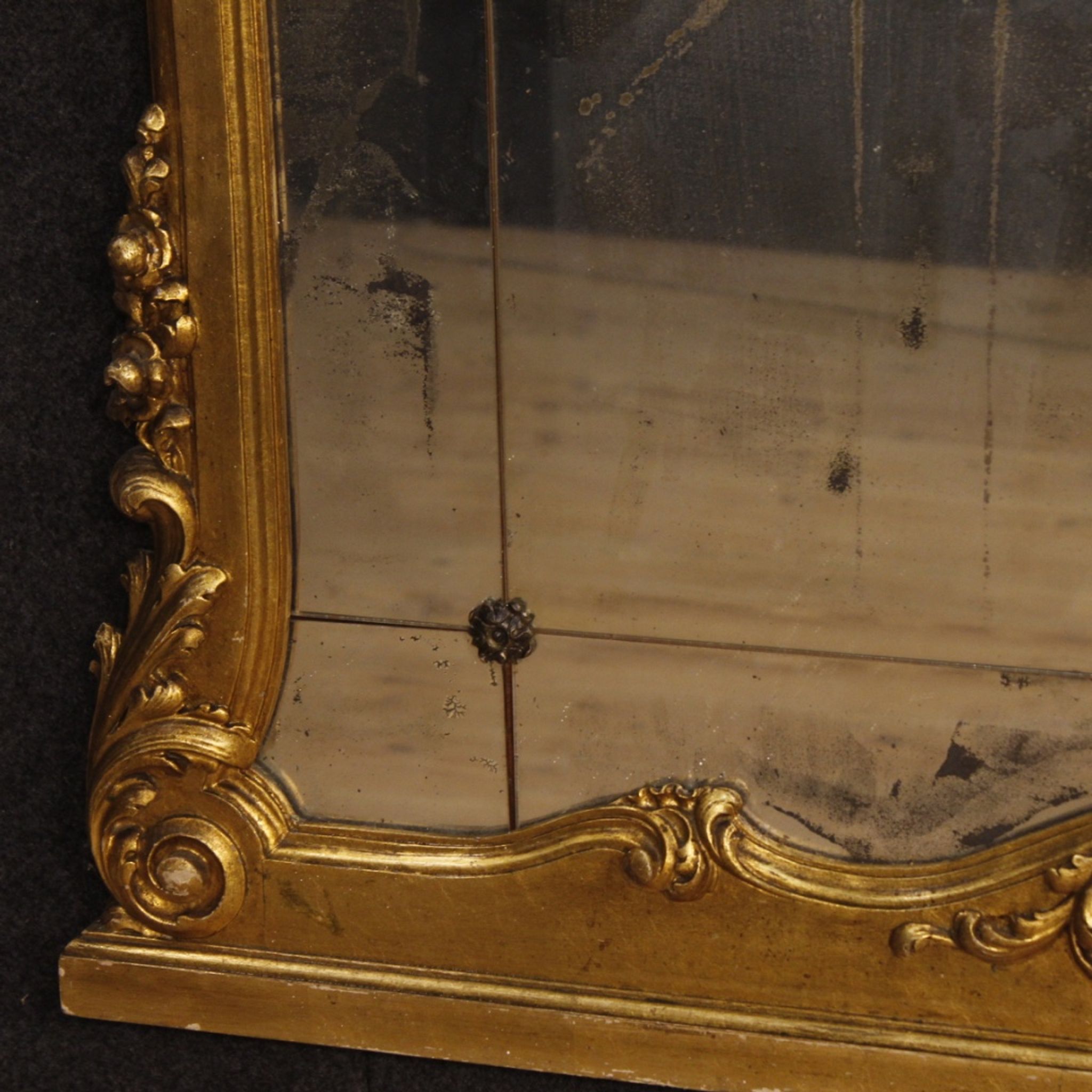 Italian gilded mirror made of wood and plaster 119x117cm