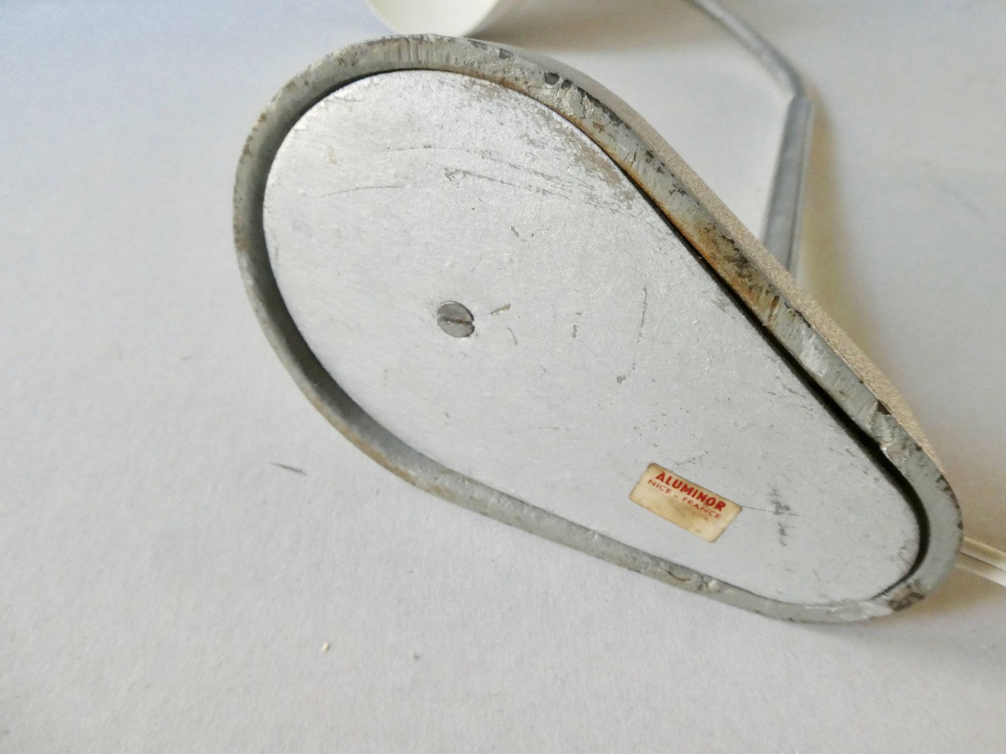 Lampe articulée Aluminor,  en métal gris clair des années 50