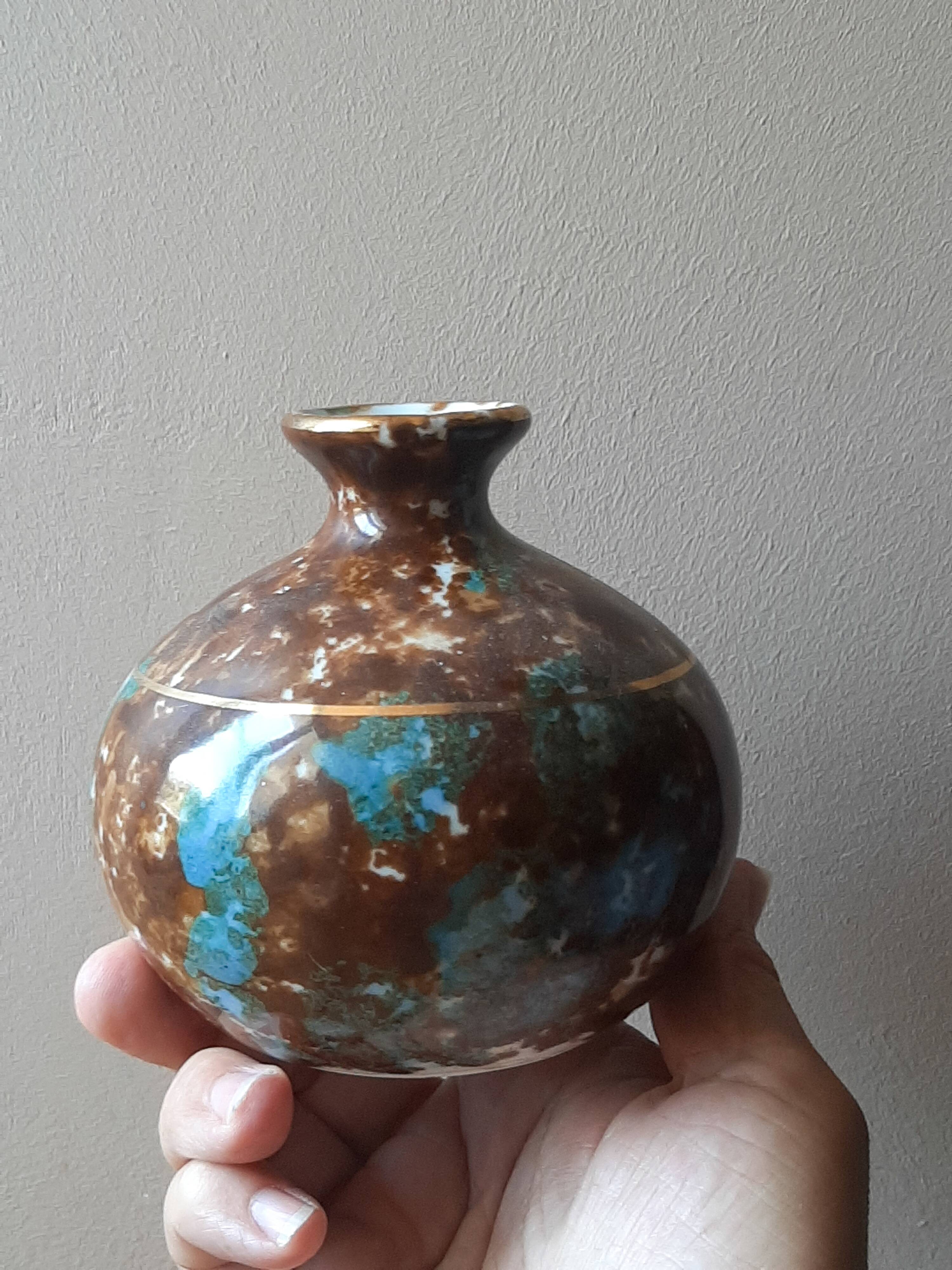 Single-flower vase in glazed Limoges porcelain