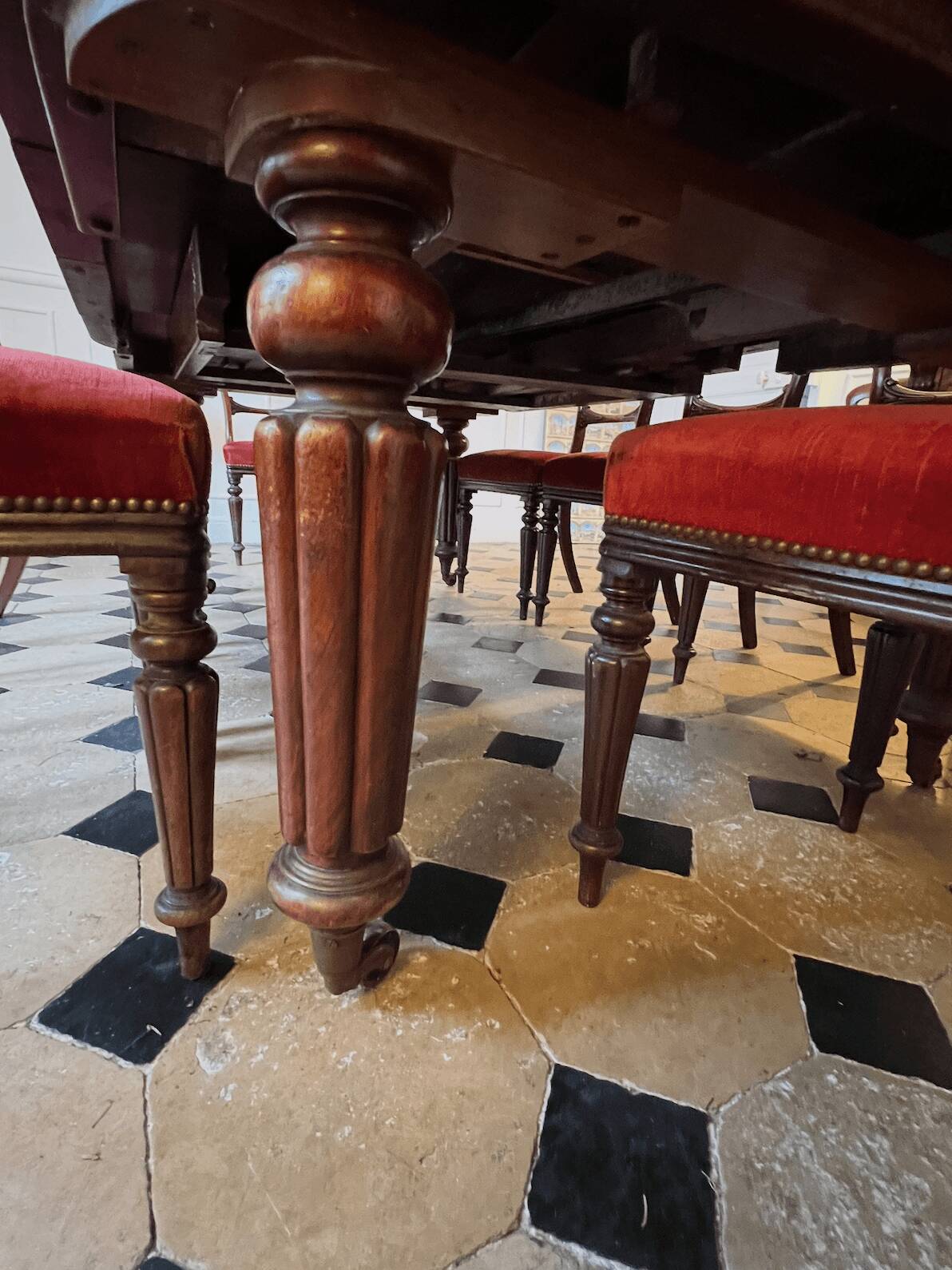 19th century mahogany dining room - Extendable table + Louis-Philippe chairs