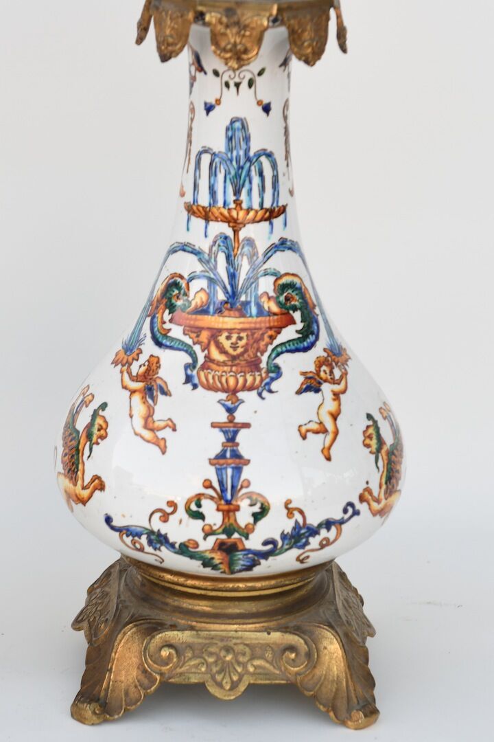 Paire de lampes à pétrole en faience de Gien