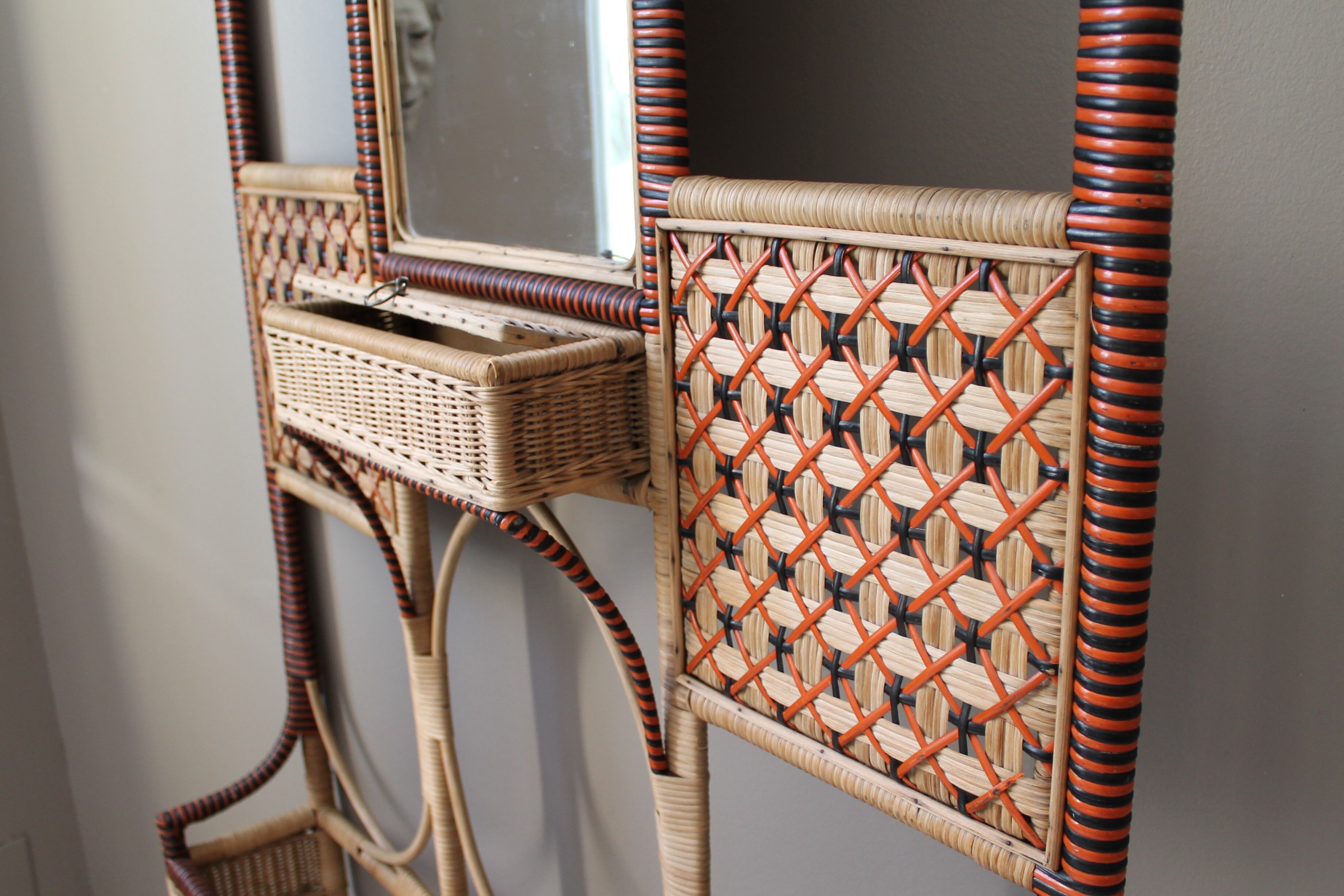 Porte-manteaux of the vintage years