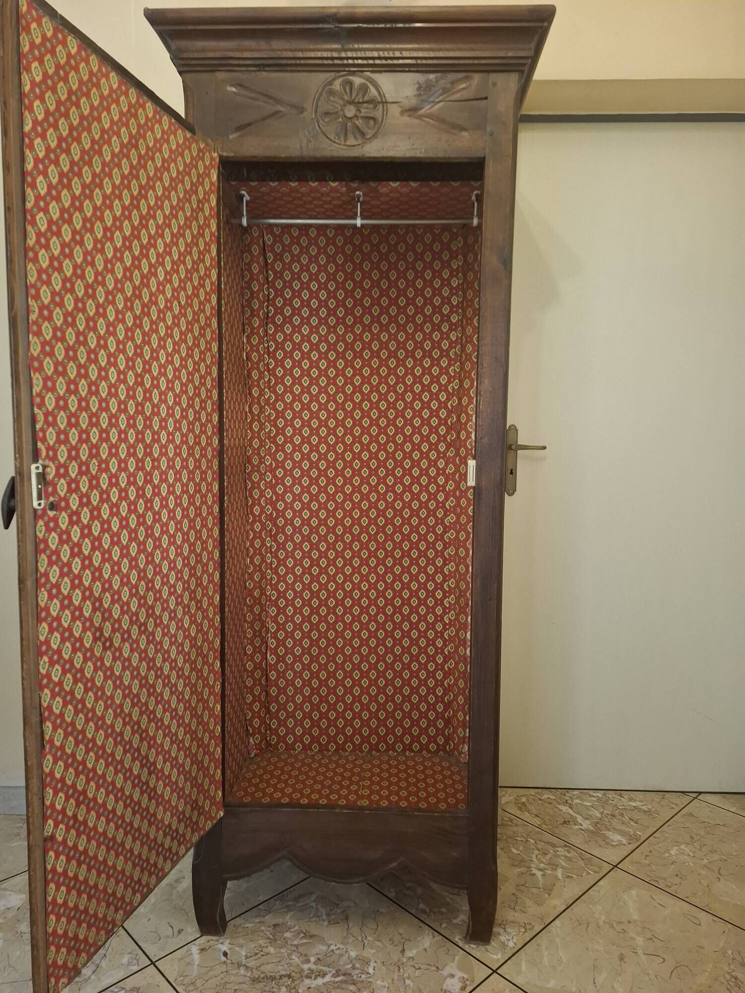 solid wood bonnetière