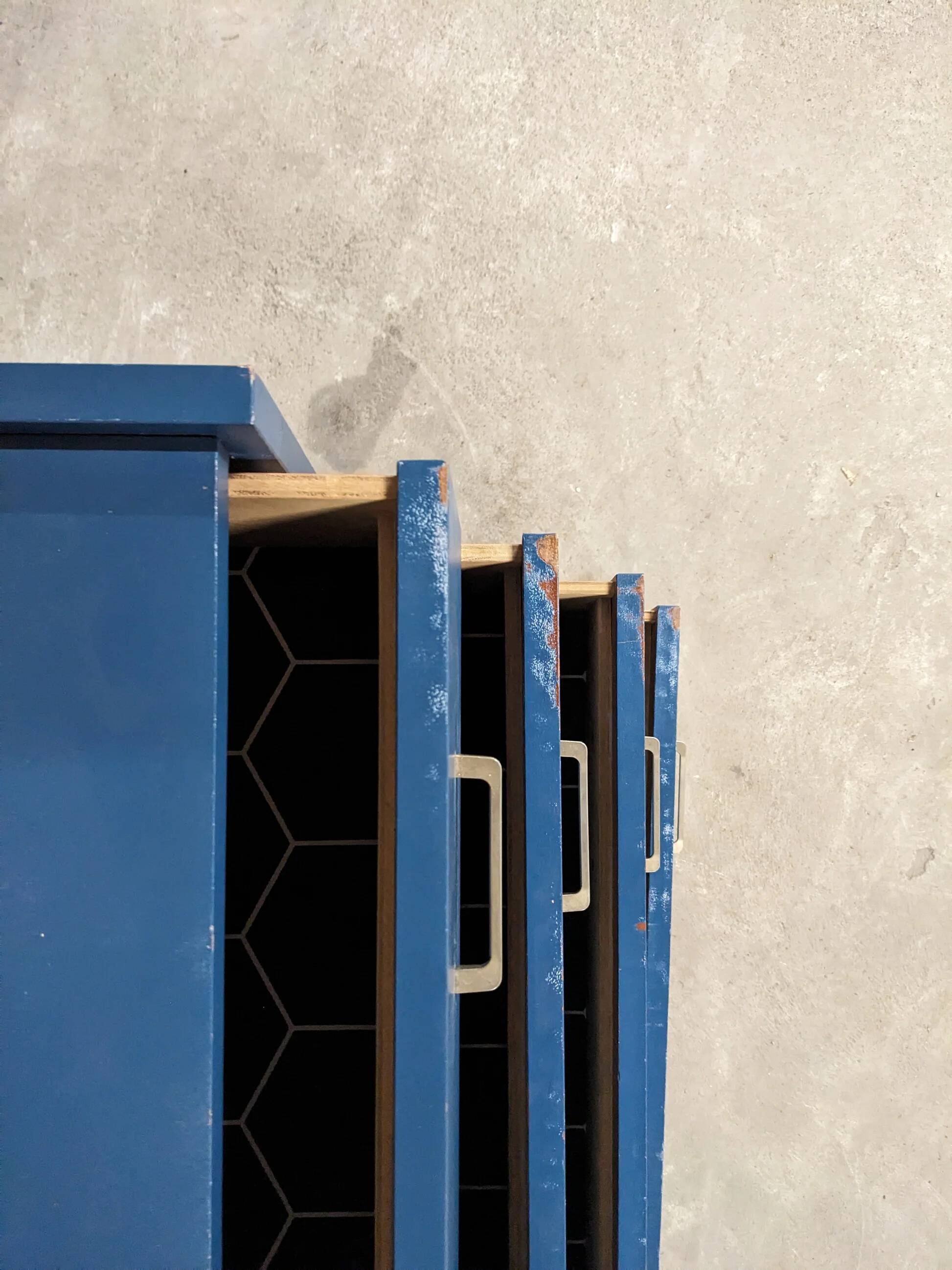 Commode bleue