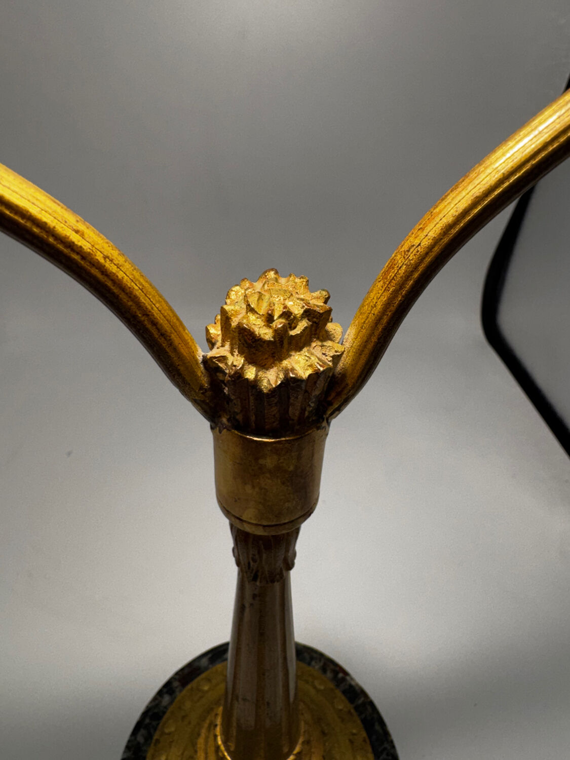 Antique lamp known as a lyre in bronze and marble from the late 19th century.