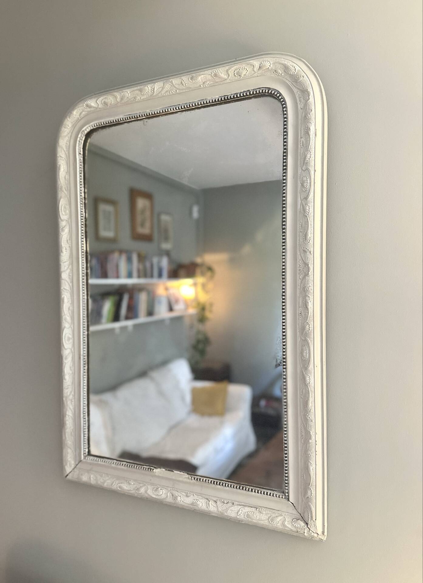 Antique Louis-Philippe mirror with pearls and shells, white patina.