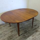 Table style scandinave