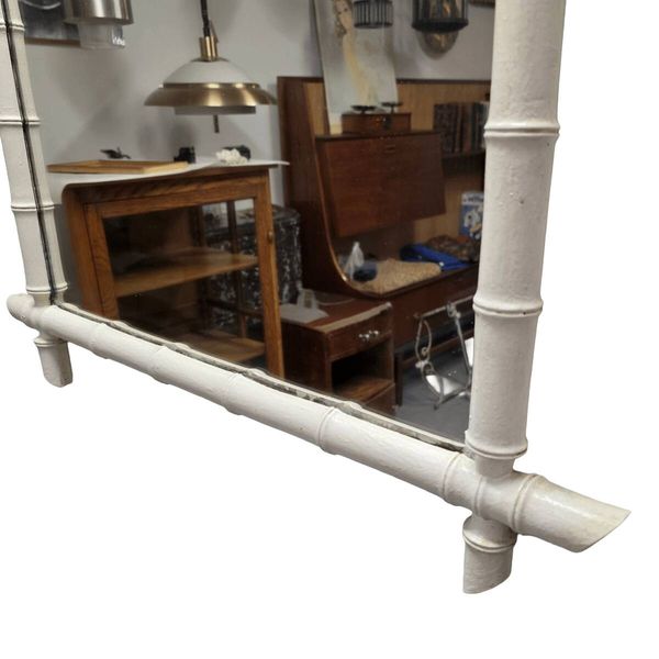 Grand miroir vintage blanc en faux bambou, années 1920/30.