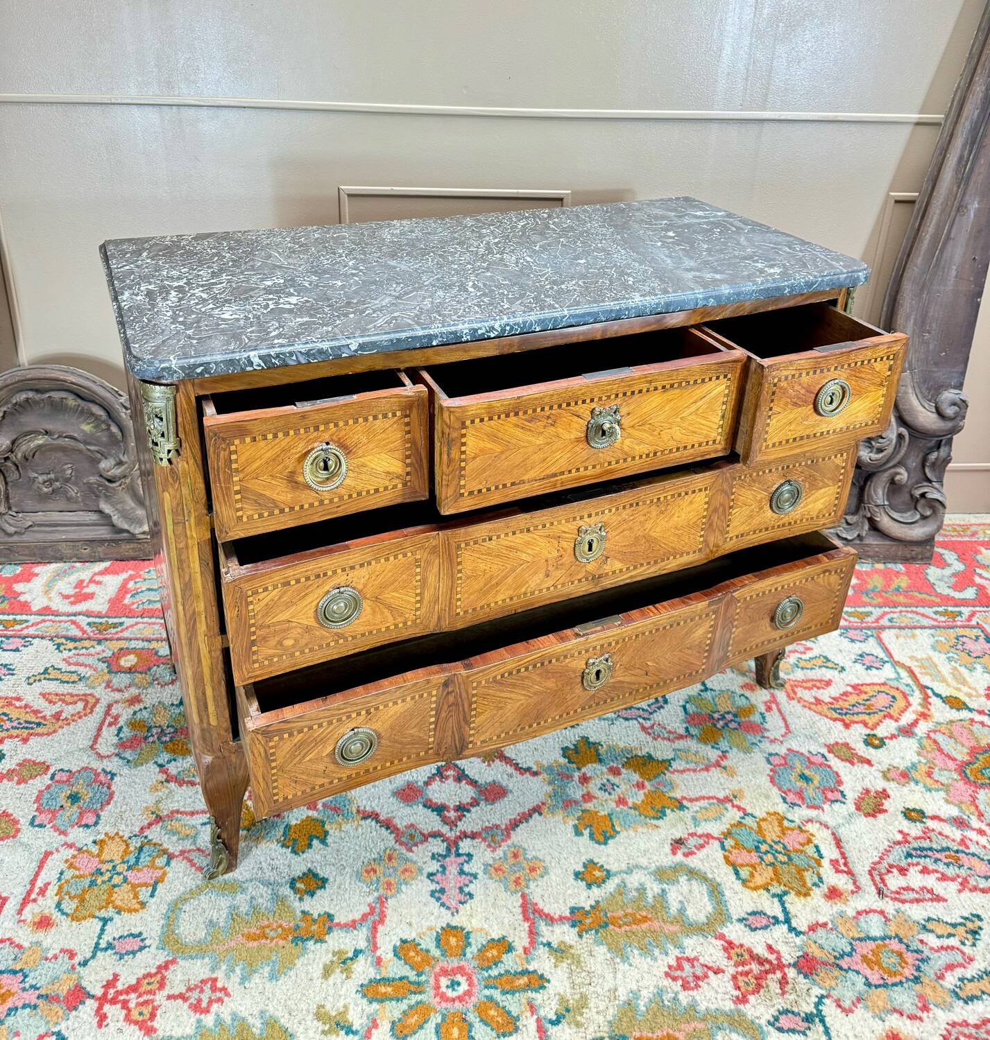 Kierchenbach Jean-adam commode à ressaut en marqueterie d’époque Louis XVI