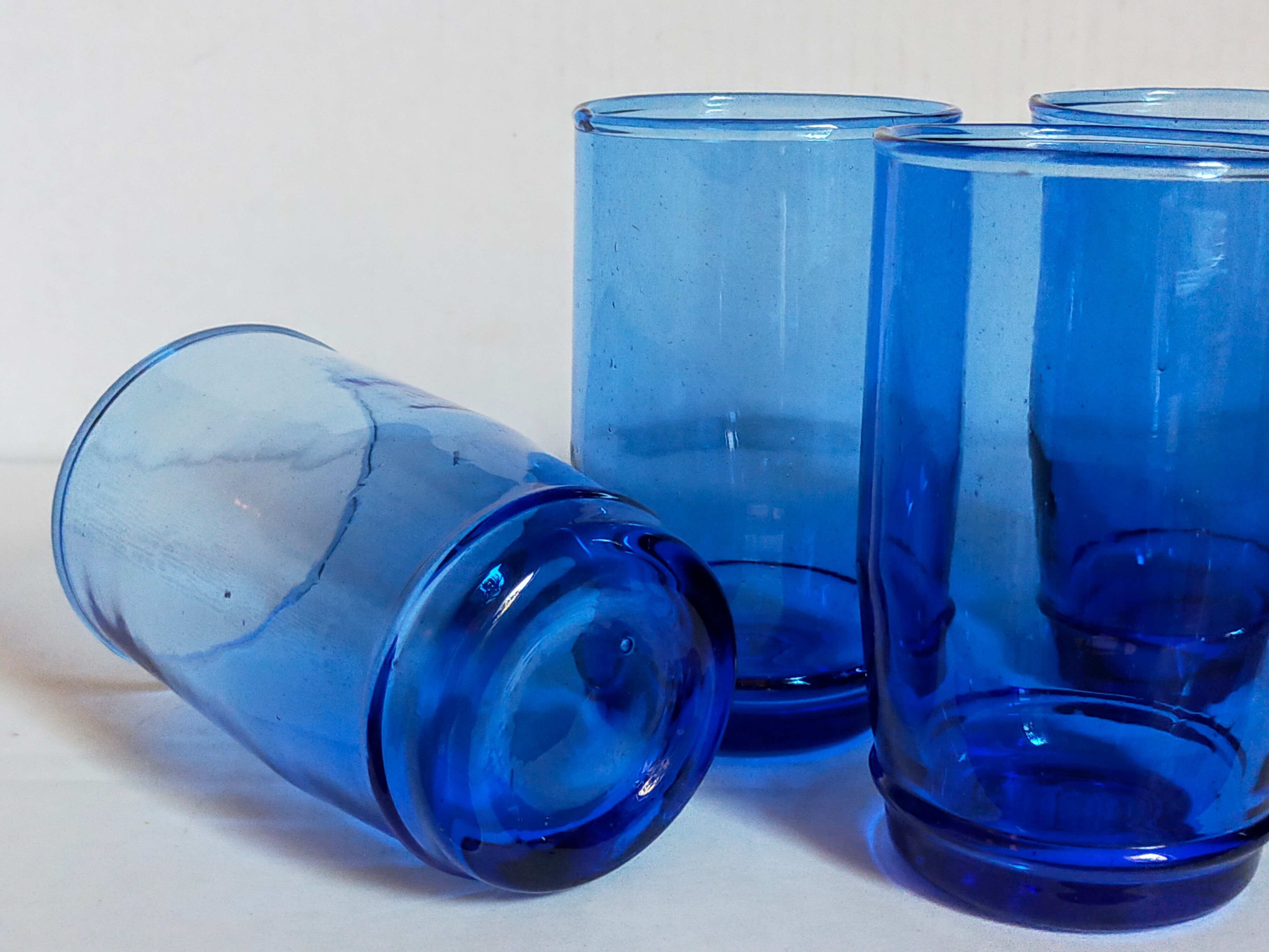 Cinq verres de verrier en verre soufflé vintages