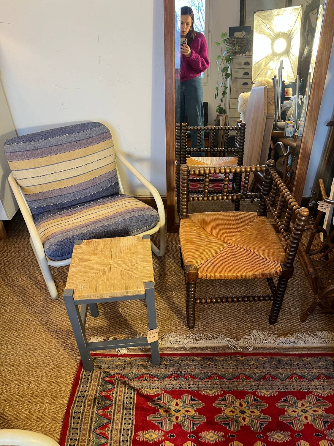 Corner chair in turned wood and straw