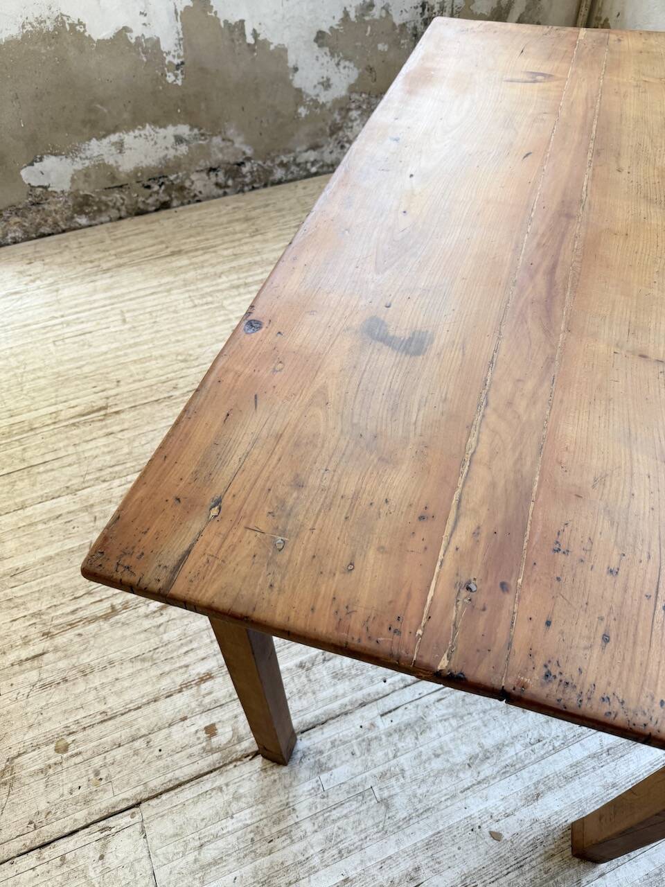 Cherry farmhouse table 1m8