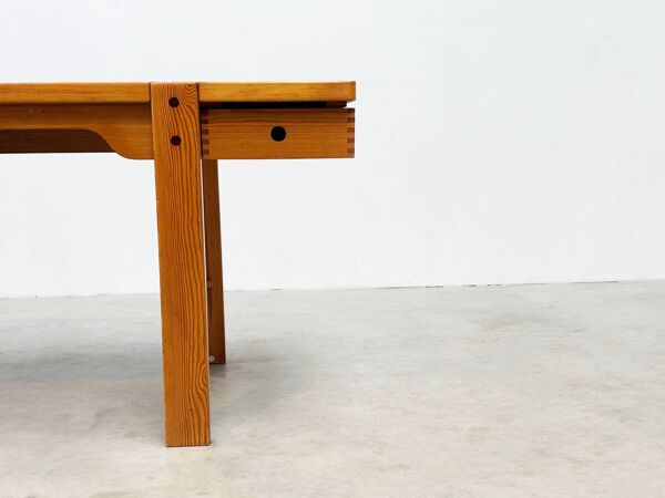 Bureau en pin original des années 1970
