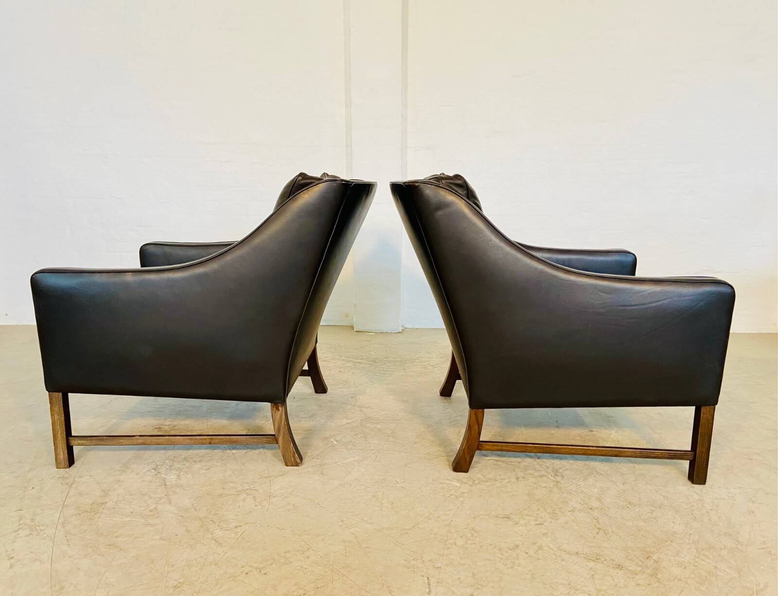 Fauteuils en cuir et palissandre de Fredrik Kayser des années 50 – cuir marron