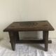 Ancien petit banc sculpté à la main