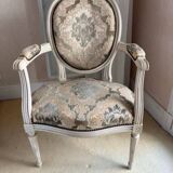 Armchair and its pouf
