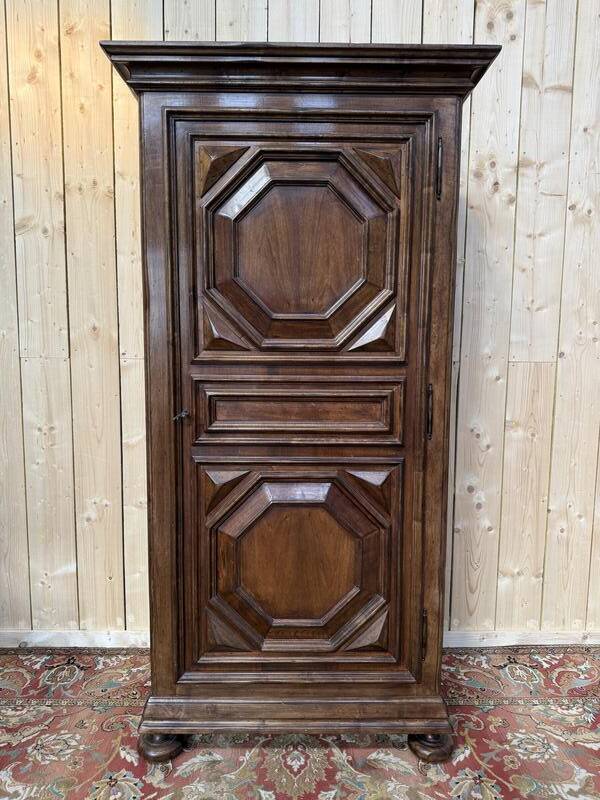 Armoire une porte / Bonnetiere de style Louis XIII