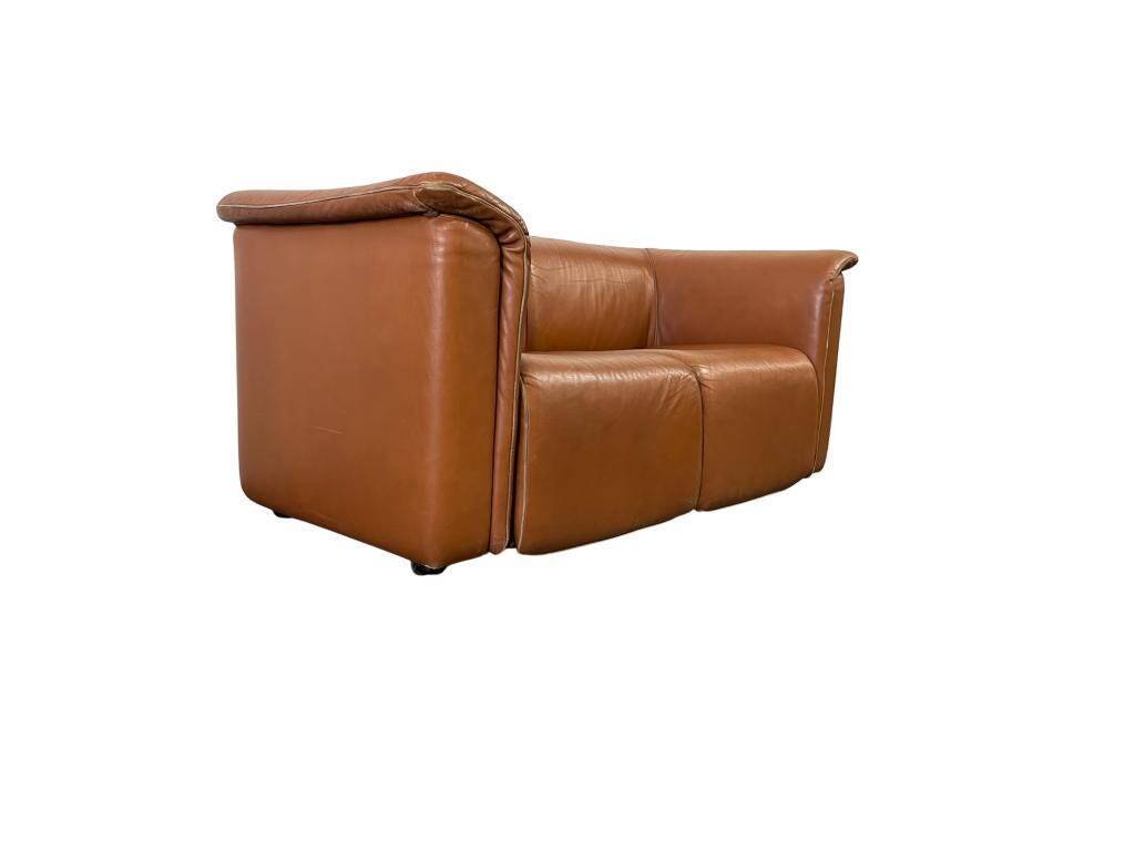 Canapé vintage en cuir couleur cognac deux places