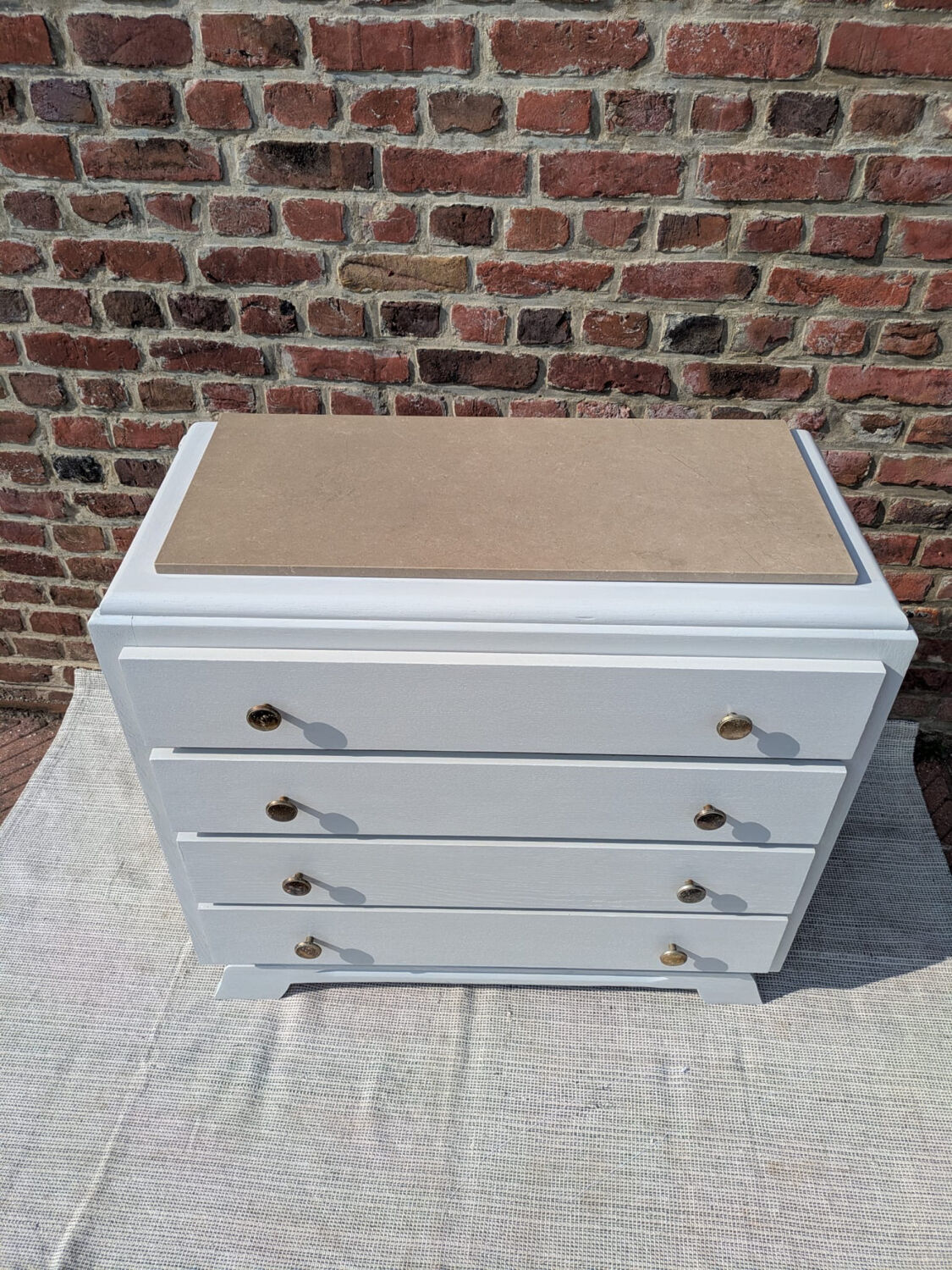 Chest of drawers