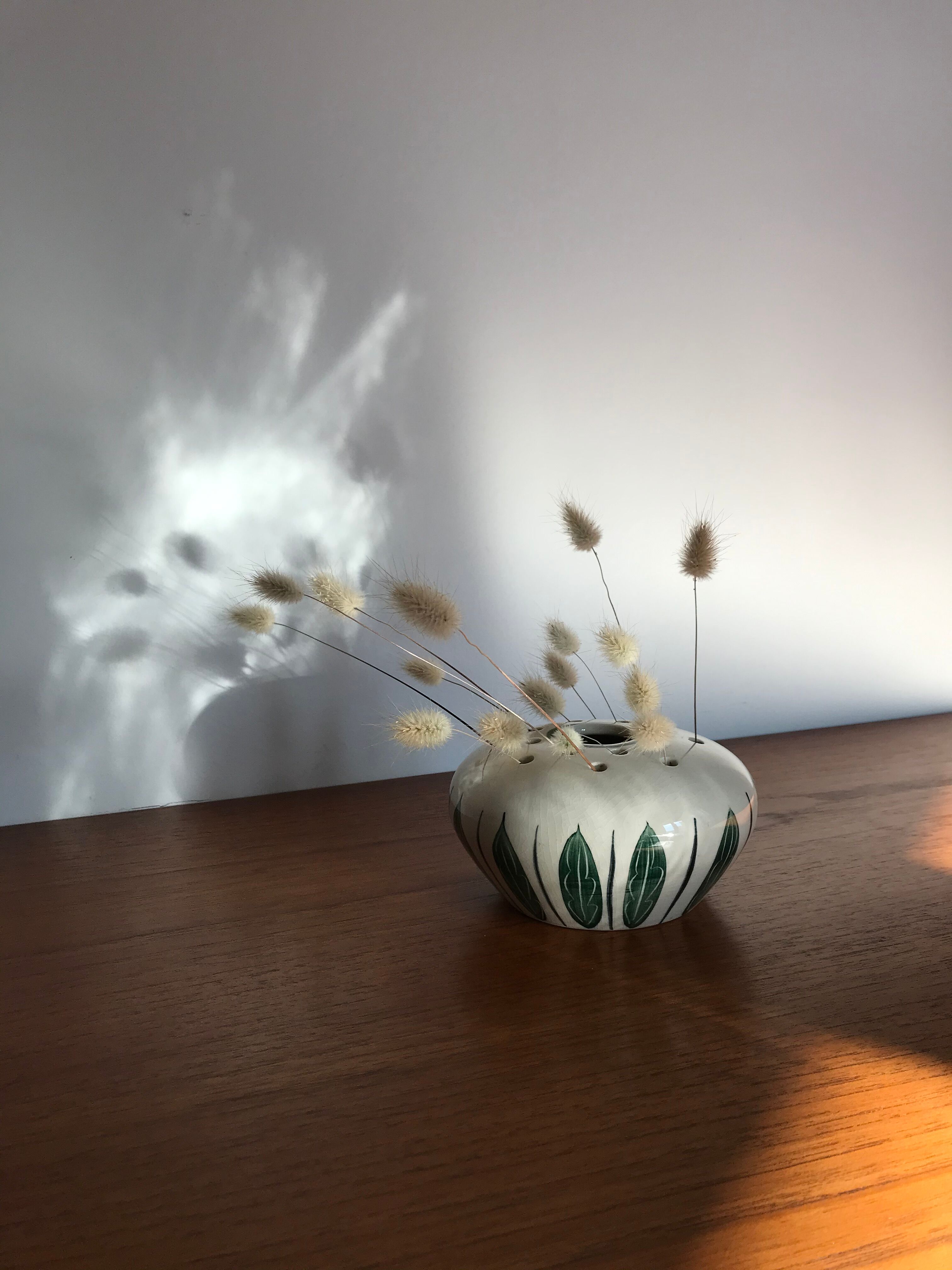 Ceramic flower pique