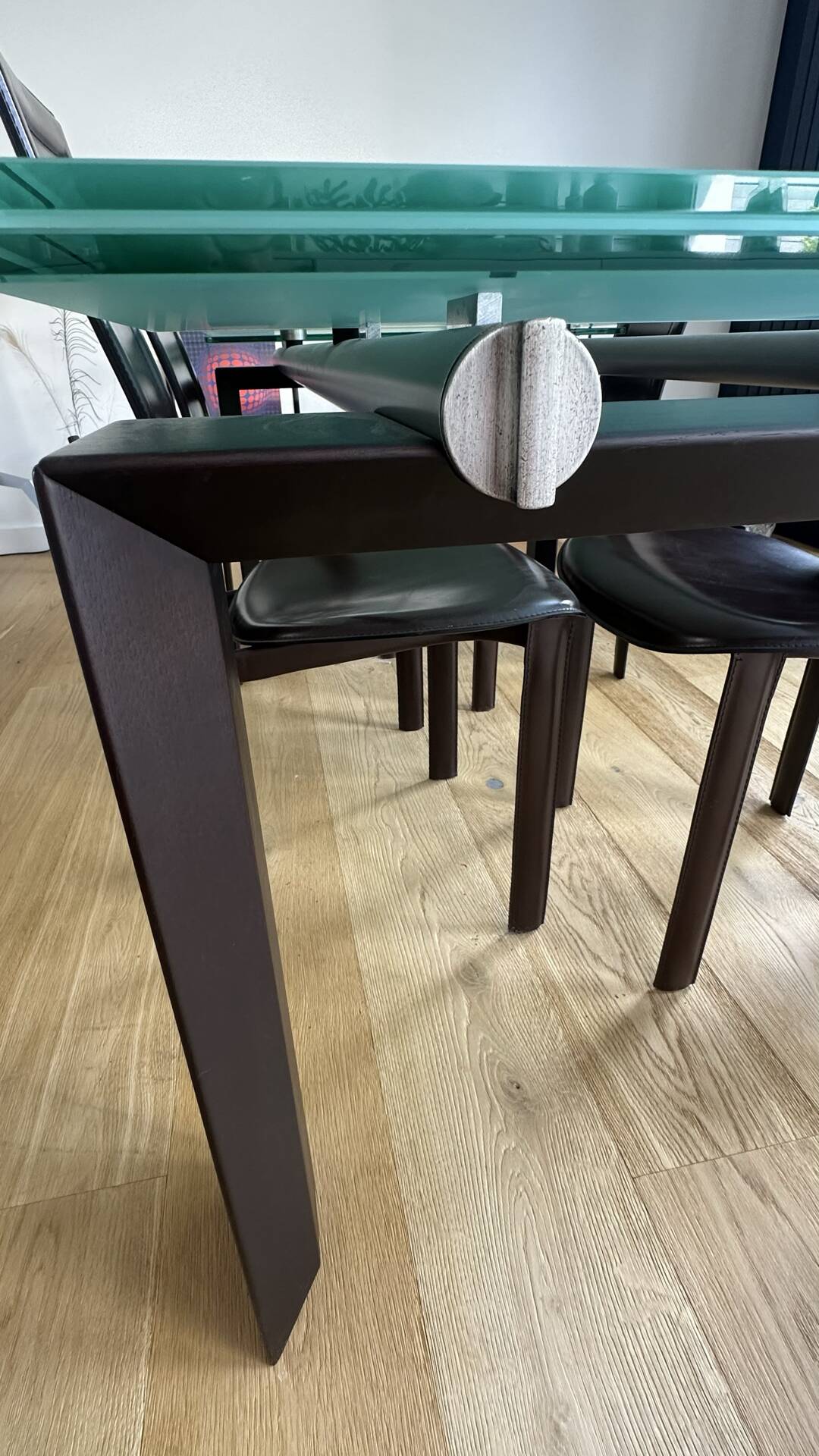 Table de repas extensible modèle Stilt par Decoma Design pour Desalto,