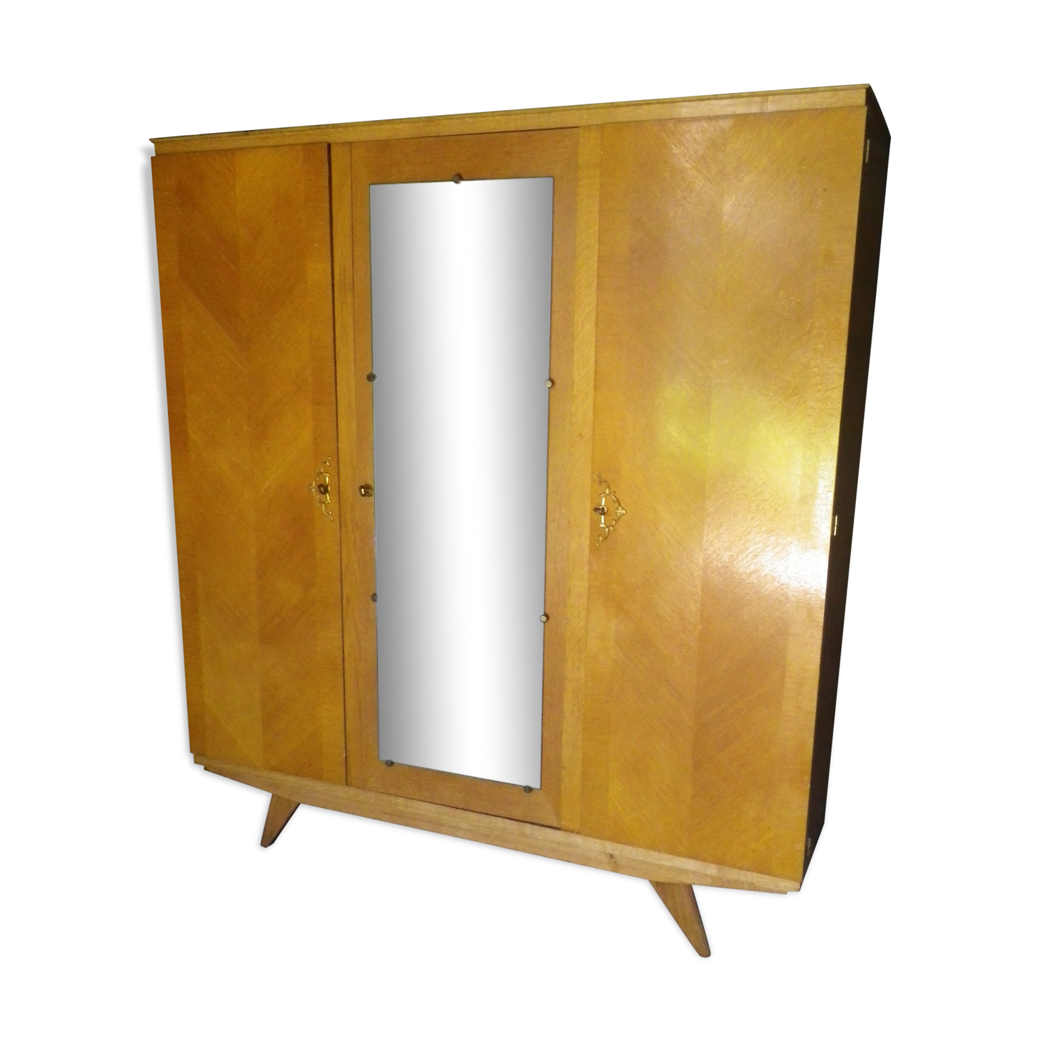 Vintage wardrobe (year 60) compass feet