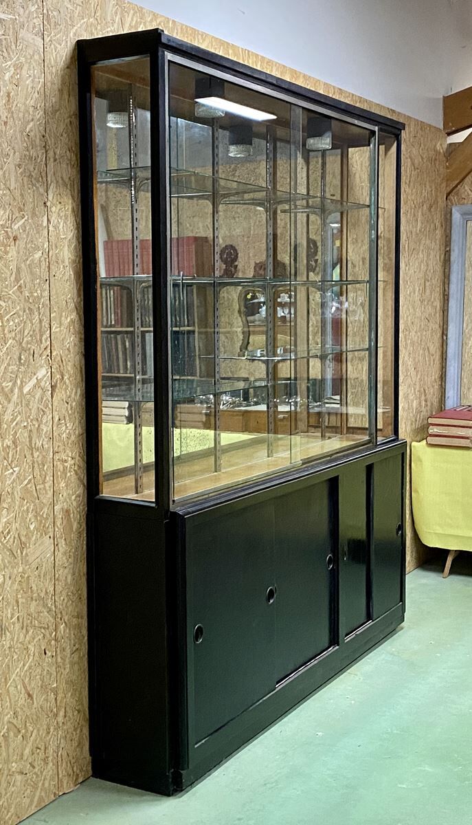 Store window with sliding doors in matte black patinated oak - 30s