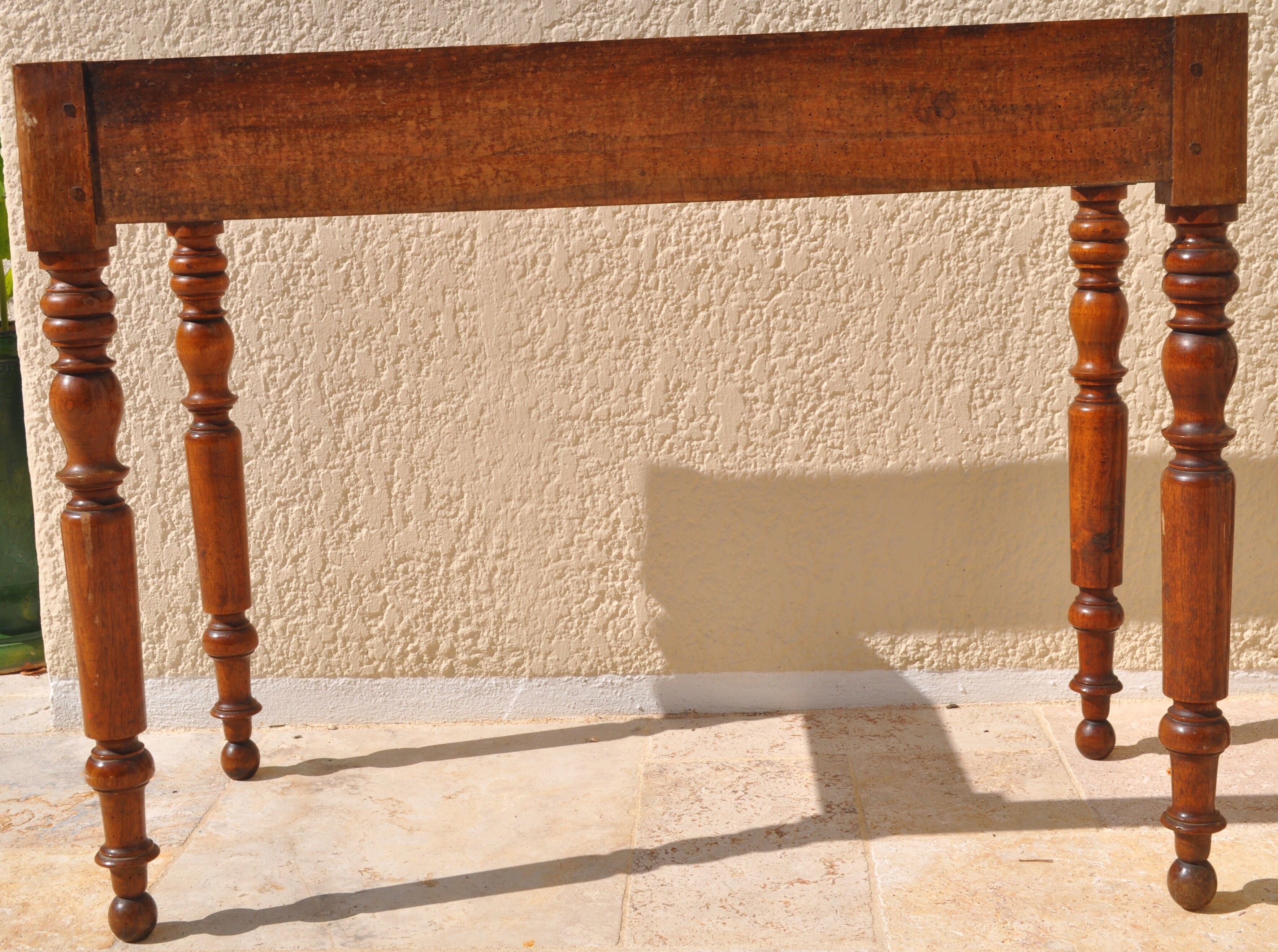 Table old white marble