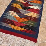 Petit tapis marocain, kilim picaso, tapis tissé plat, décoration