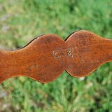 Chaise en noyer Louis XIII pieds en balustre entretoise en H