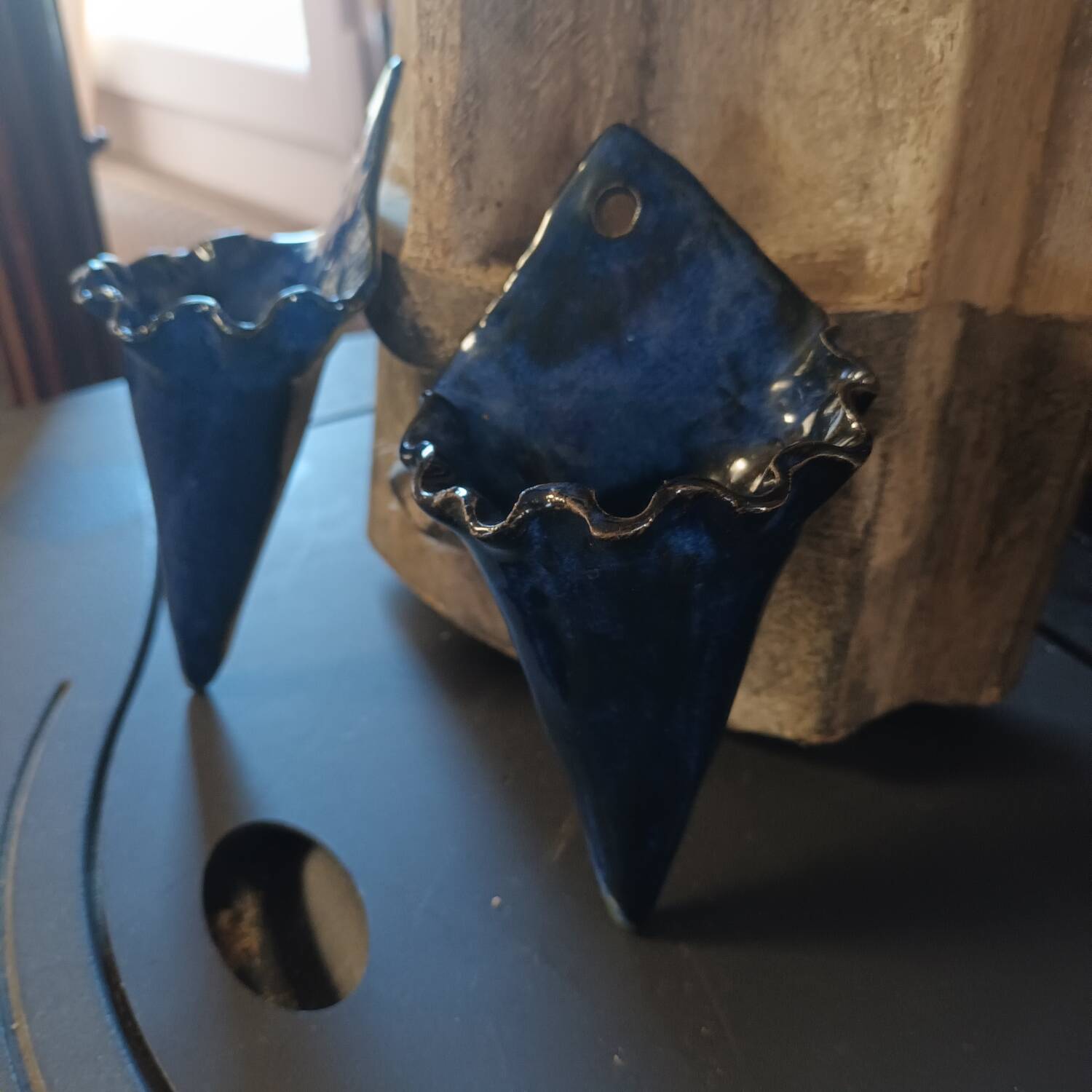 Bouquetiere pair blue cone