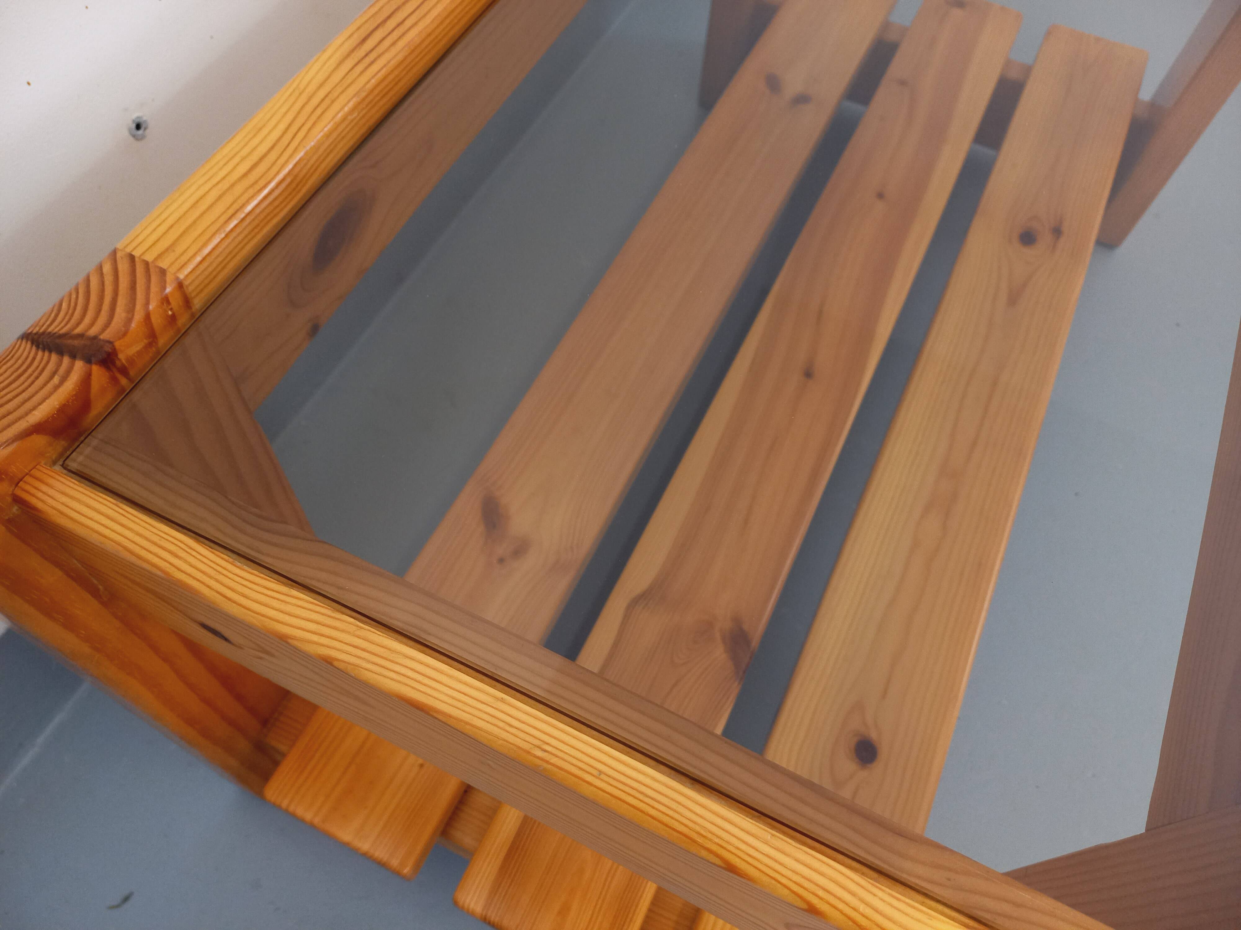Table basse vintage en pin et verre fumé des années 70 80