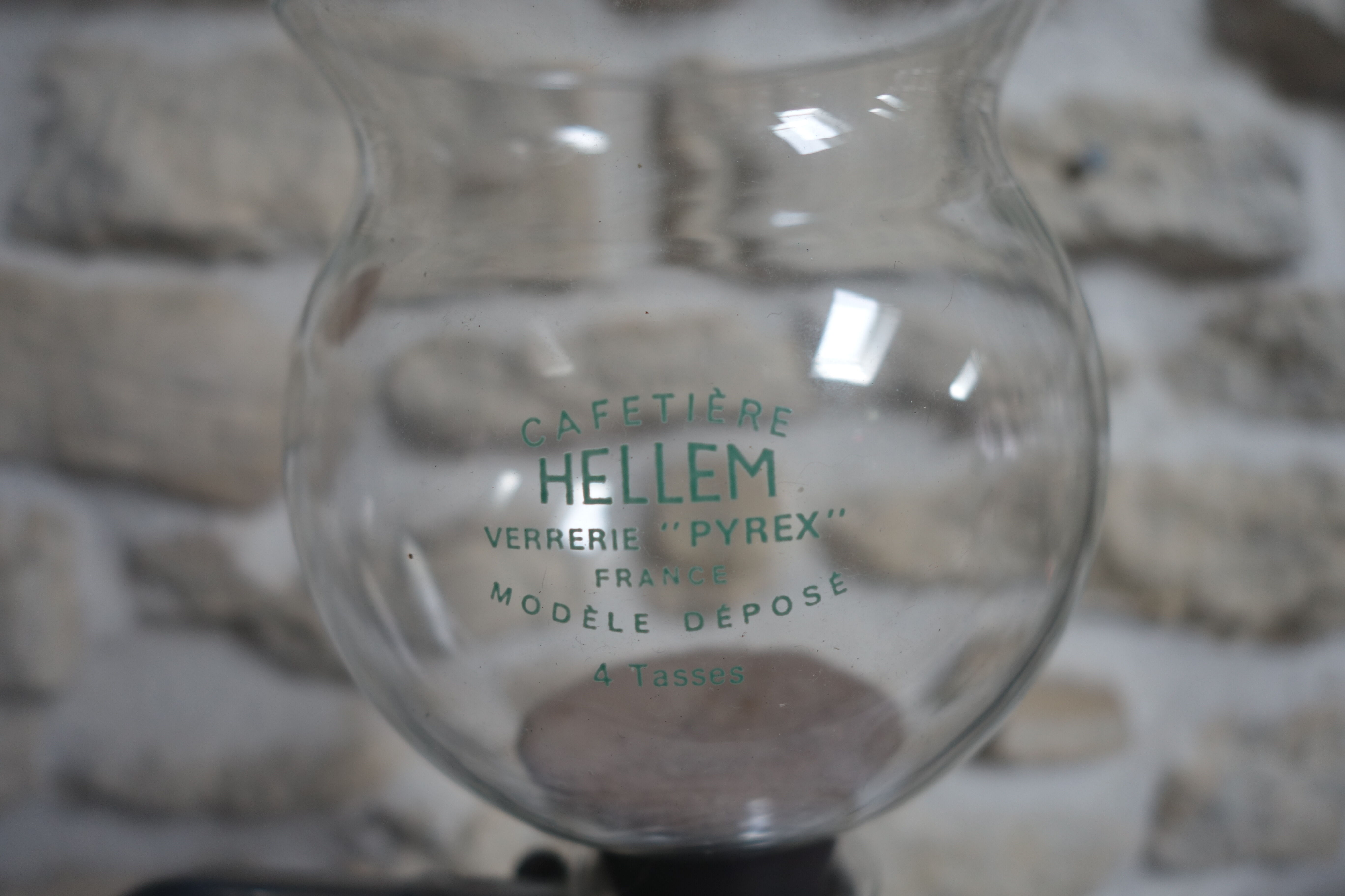 Hellem vacuum coffee maker