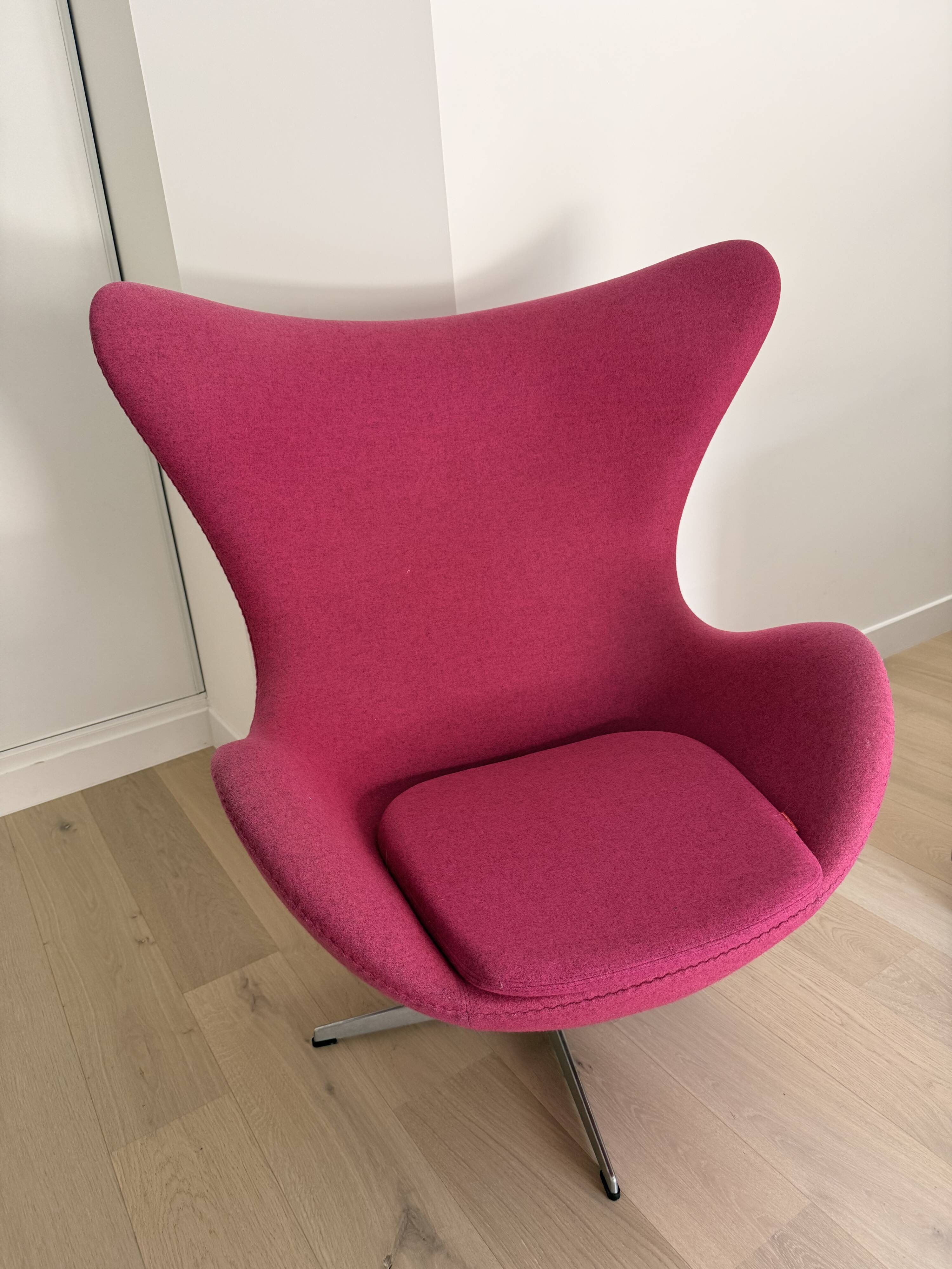 "The Egg" armchair by Arne Jacobsen, published by Fritz Hansen.