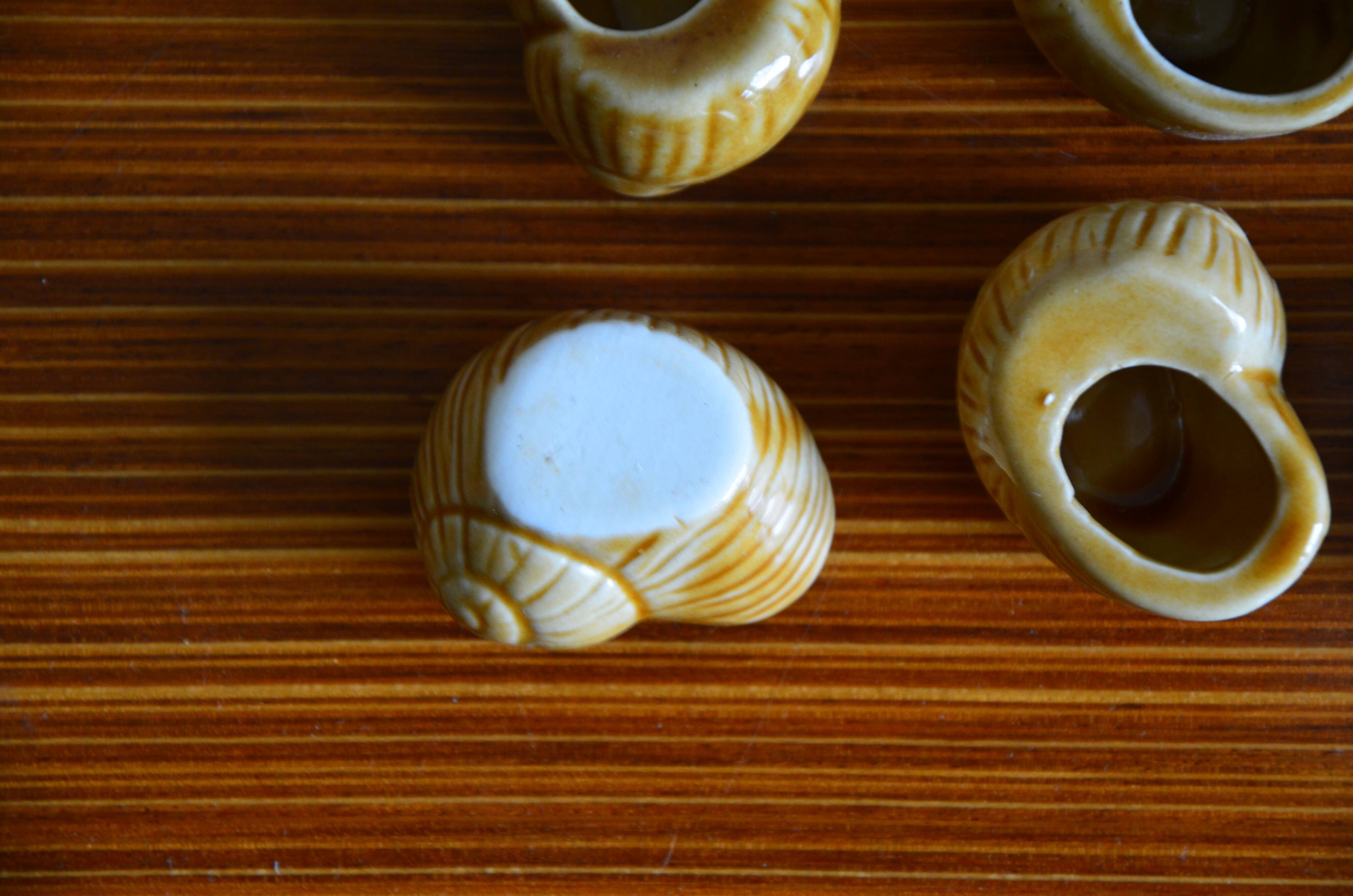 Lot of 12 enamelled sandstone snail shells