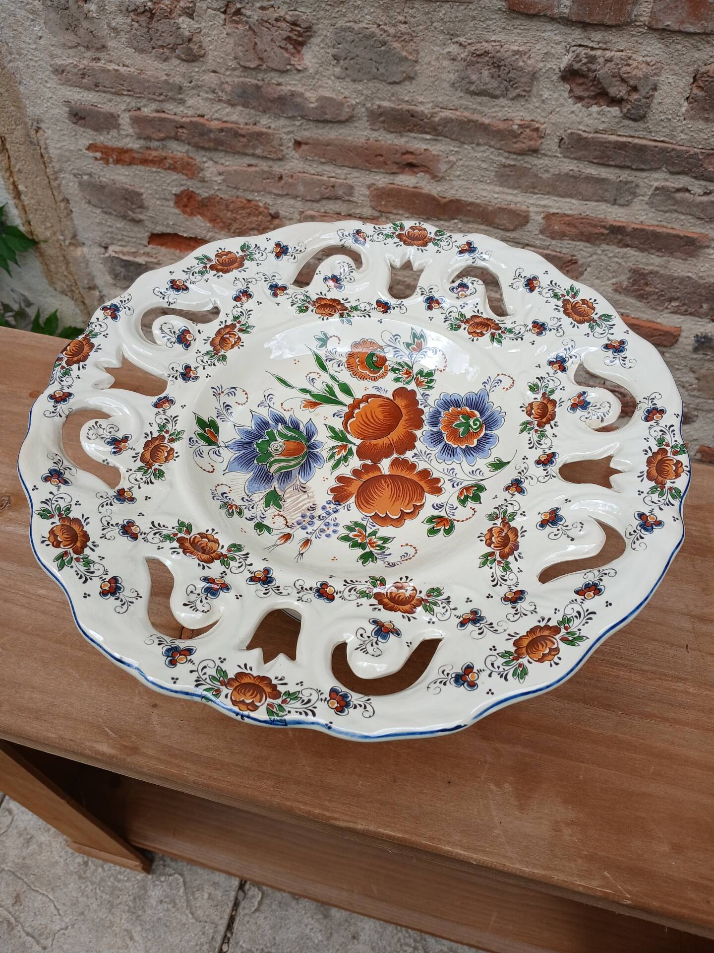 Compotier/ coupe ancienne en faïence ajourée
