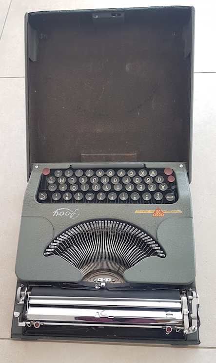 J M Rooy 50s travel writing machine