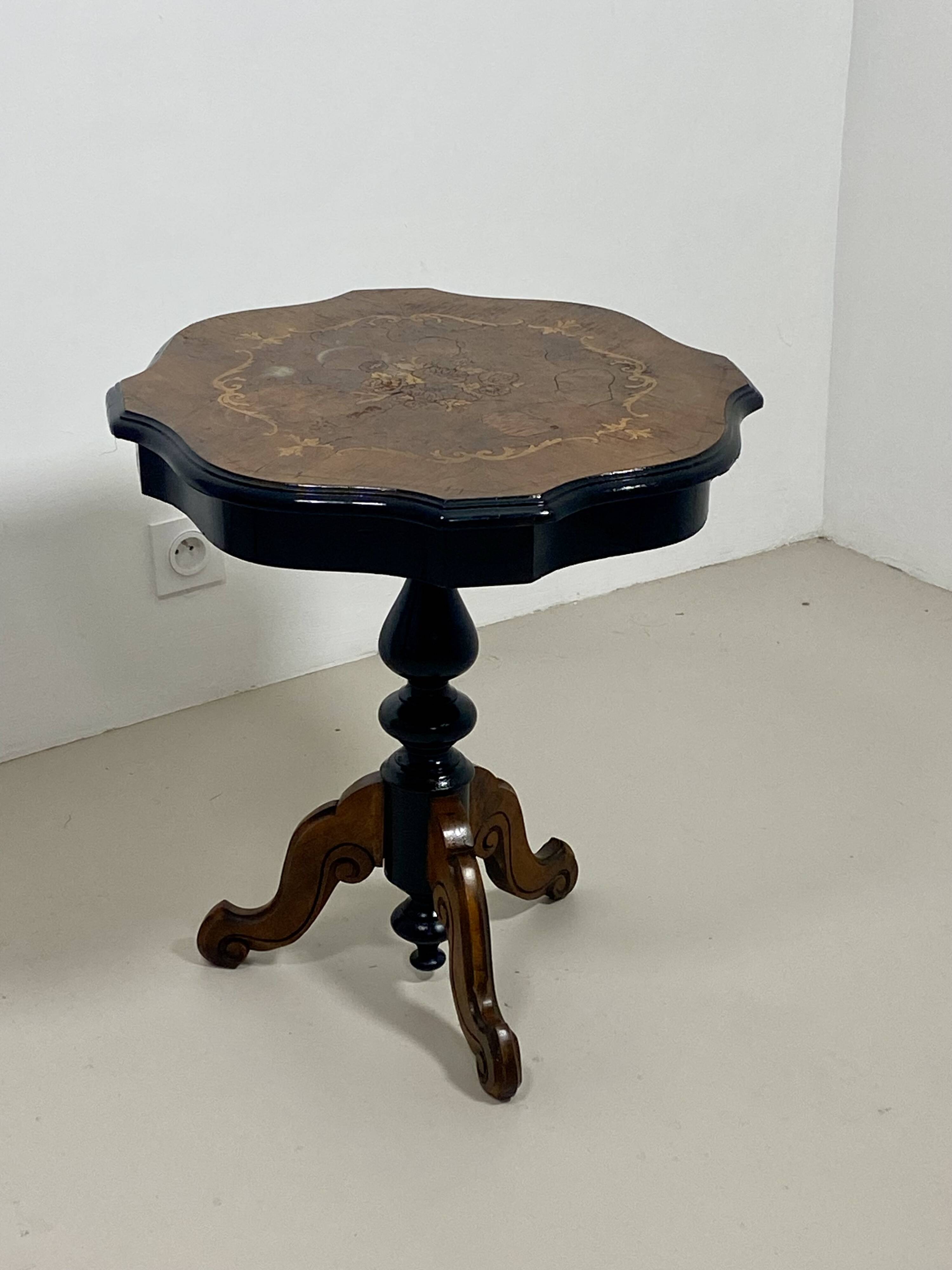Two-tone black and mahogany pedestal table with mahogany veneer