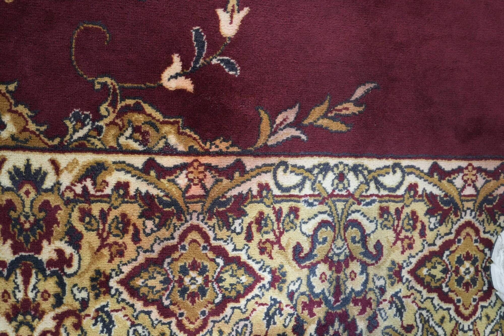 Rug with beautiful patterns in mainly red and yellow colours 296x203cm