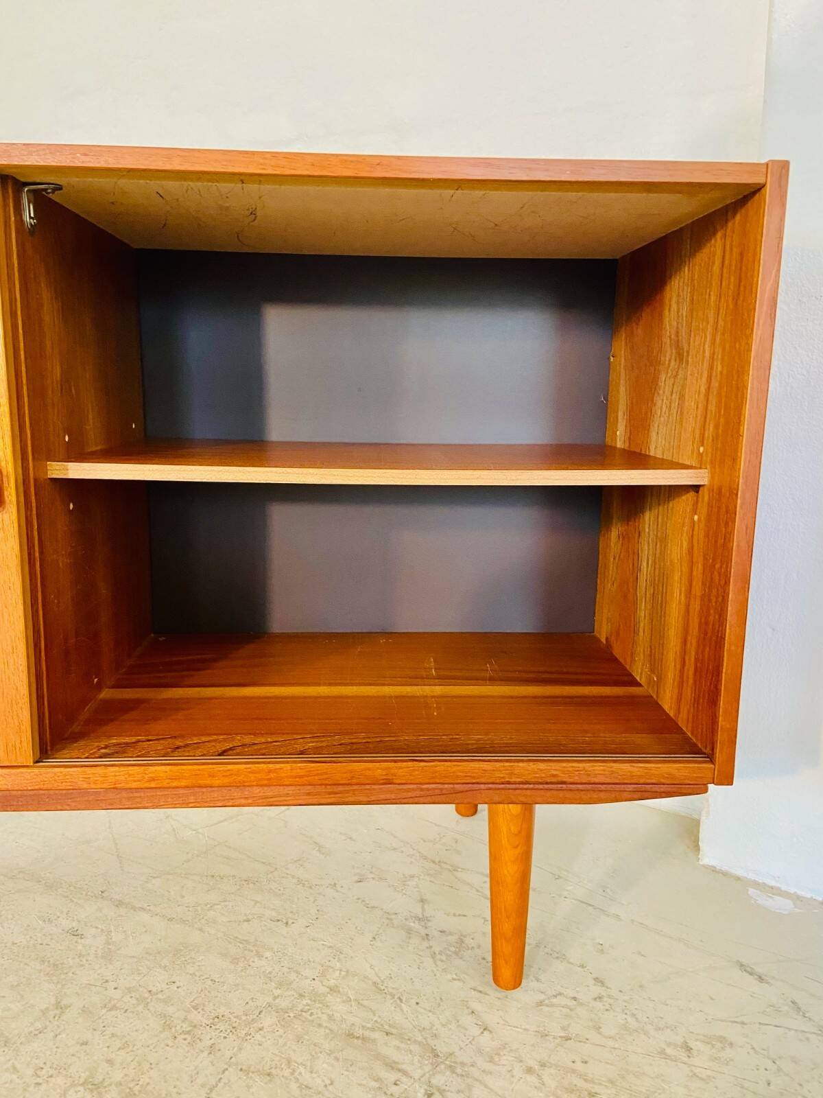 Buffet danois rétro vintage en teck du milieu du siècle par Domino Møbler