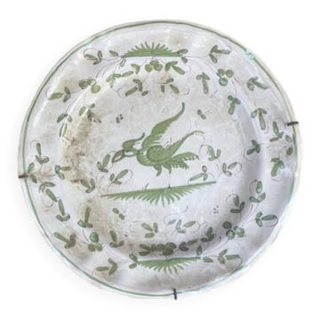 Assiette de Martre Tolosane  de style de Moustiers (XXe)