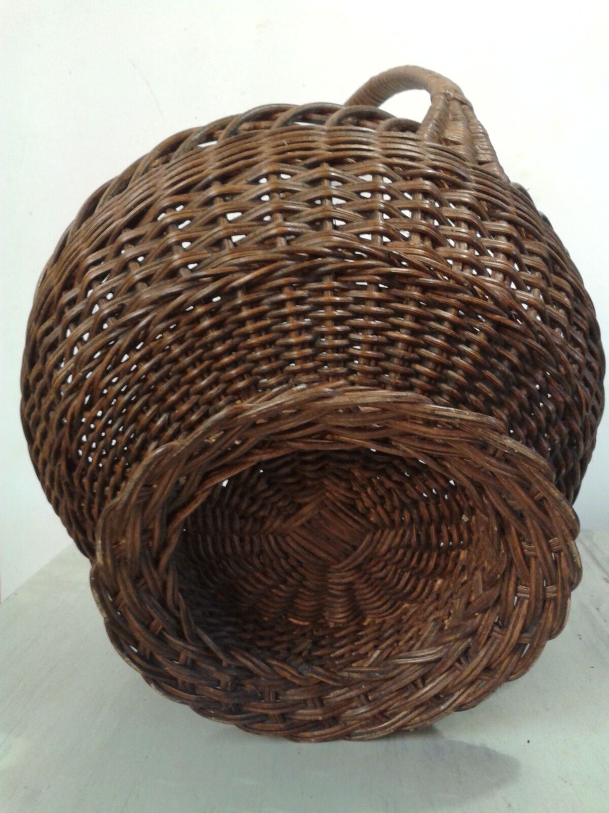 Former basket on foot