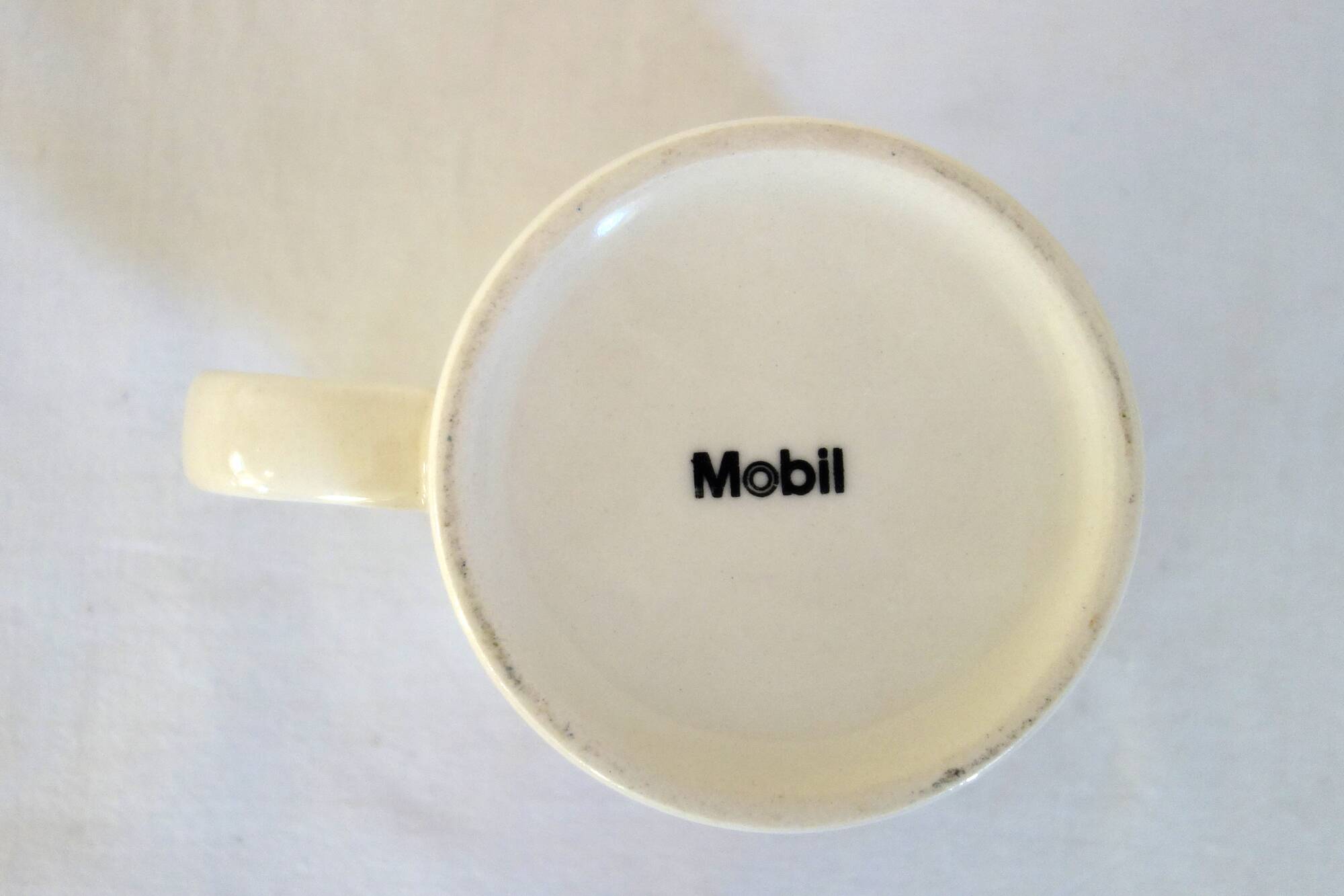 6 vintage Mobil ceramic mugs