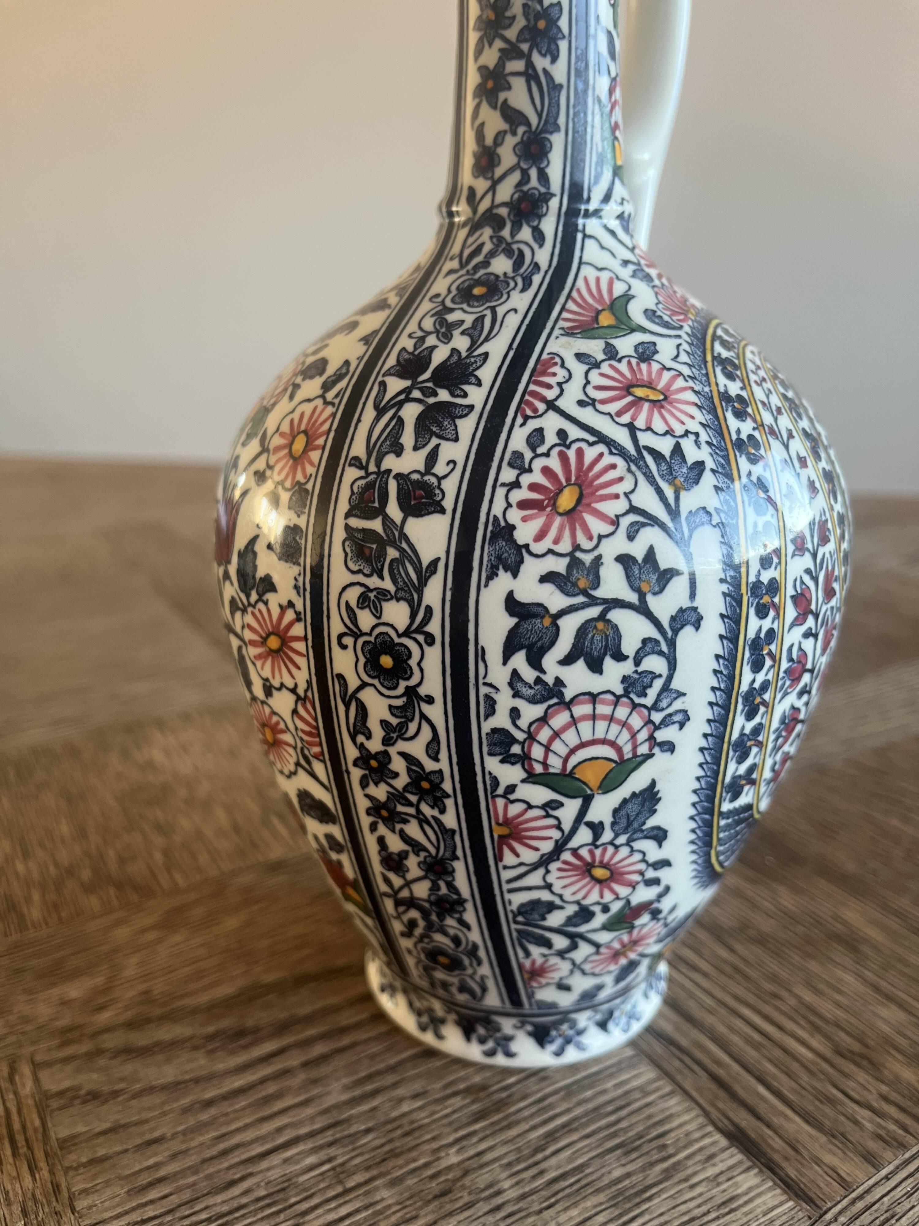 25 cm ewer in Gien earthenware with Kashmir decoration.
