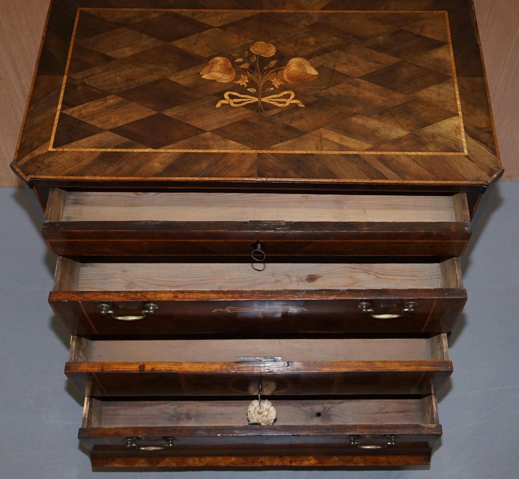 Commode parquetry marqueterie continentale circa 1780