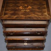 Commode parquetry marqueterie continentale circa 1780