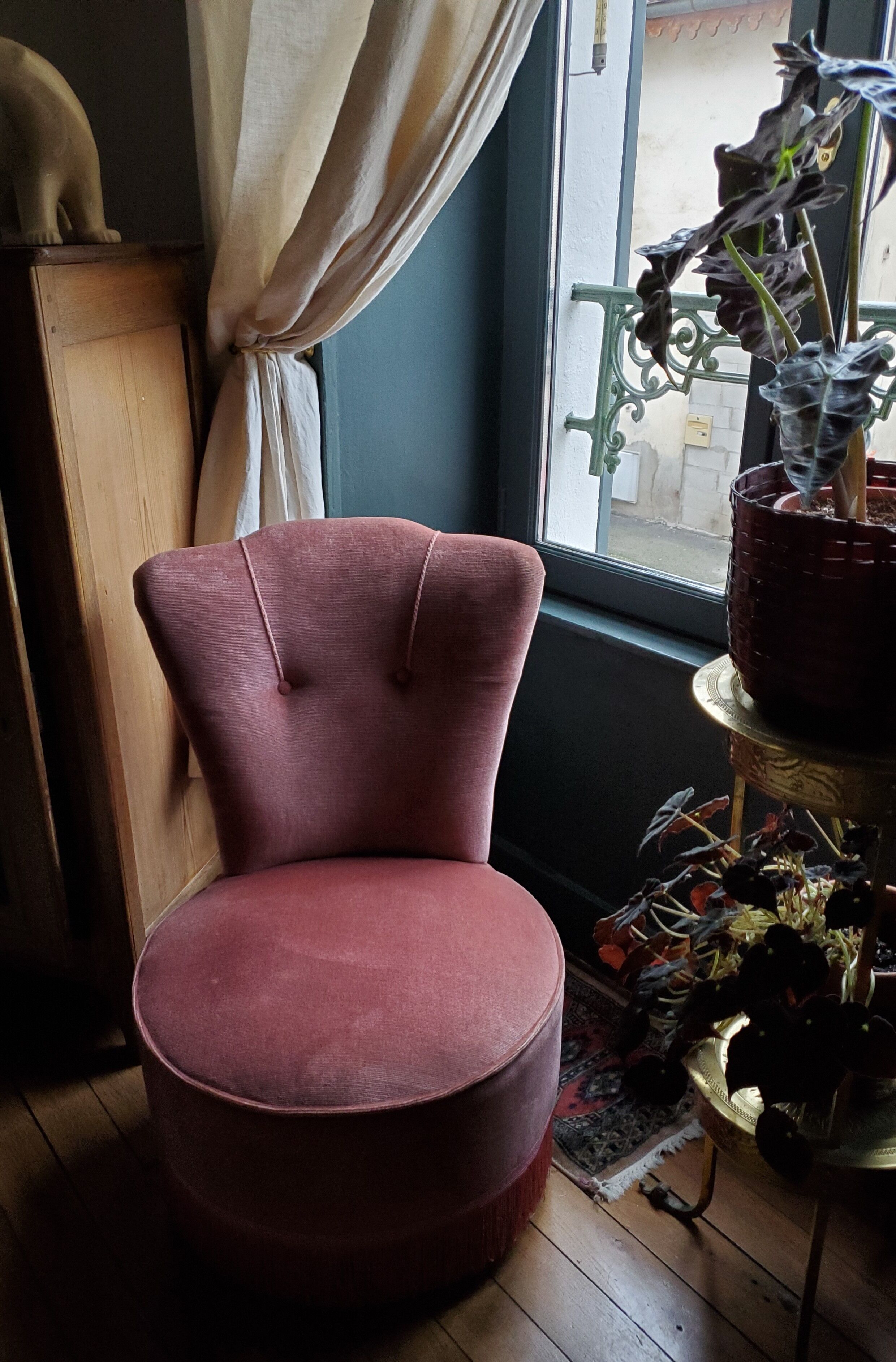 Powder pink velvet low chair
