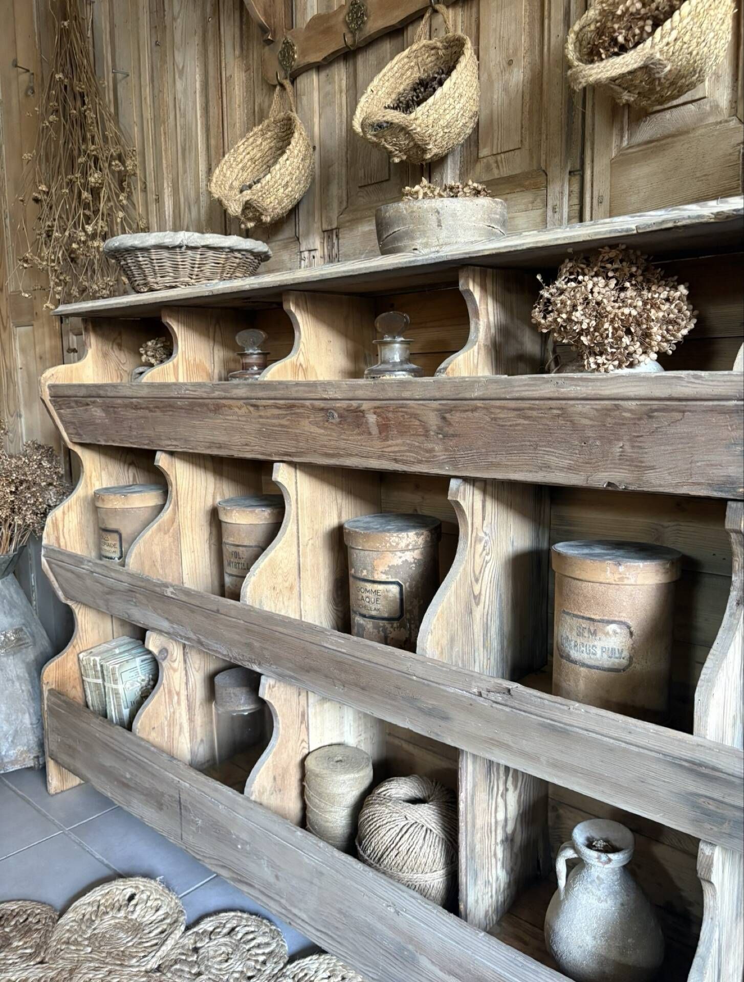 Ancien grainetier , meublé casiers en bois