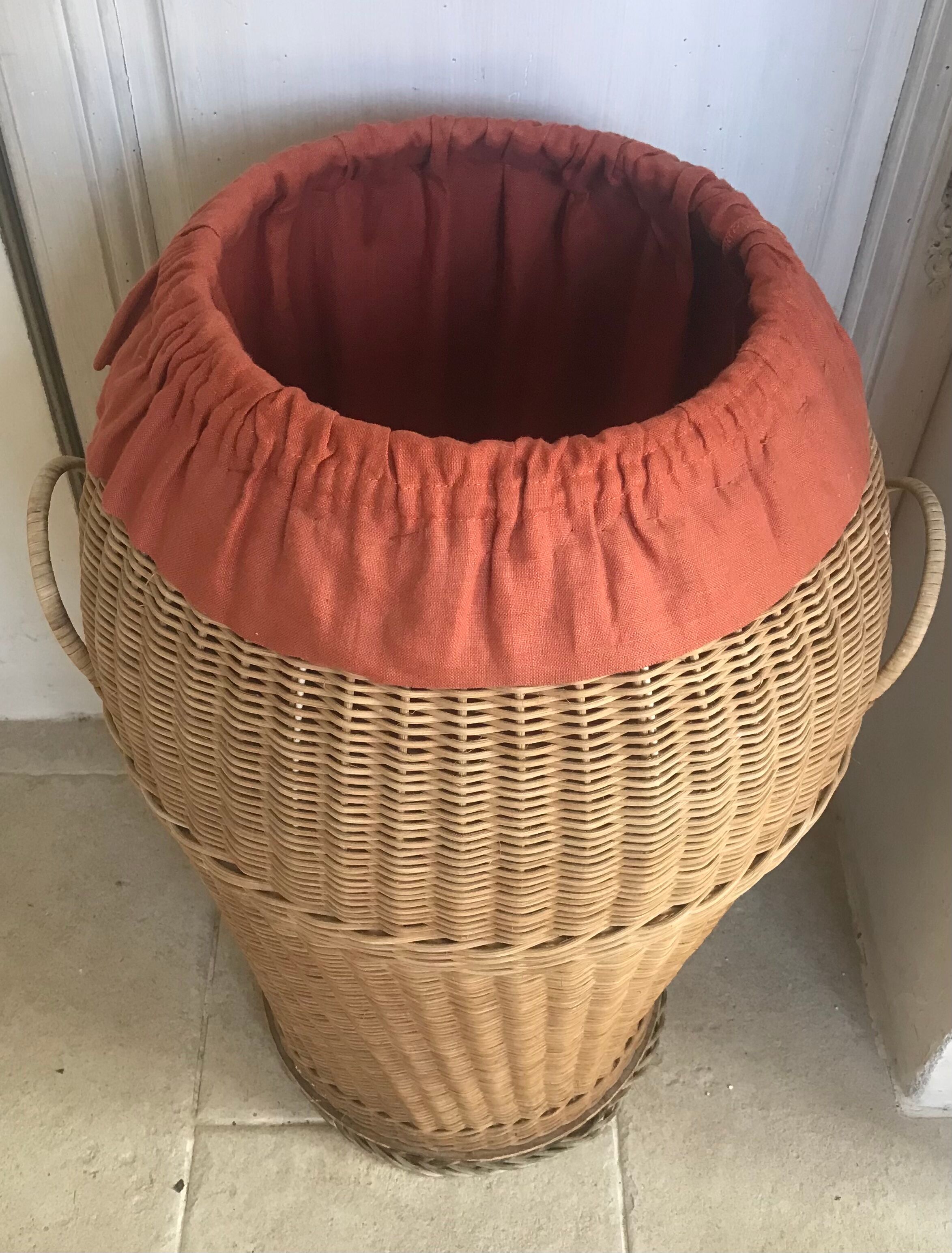 Vintage basket 67cm